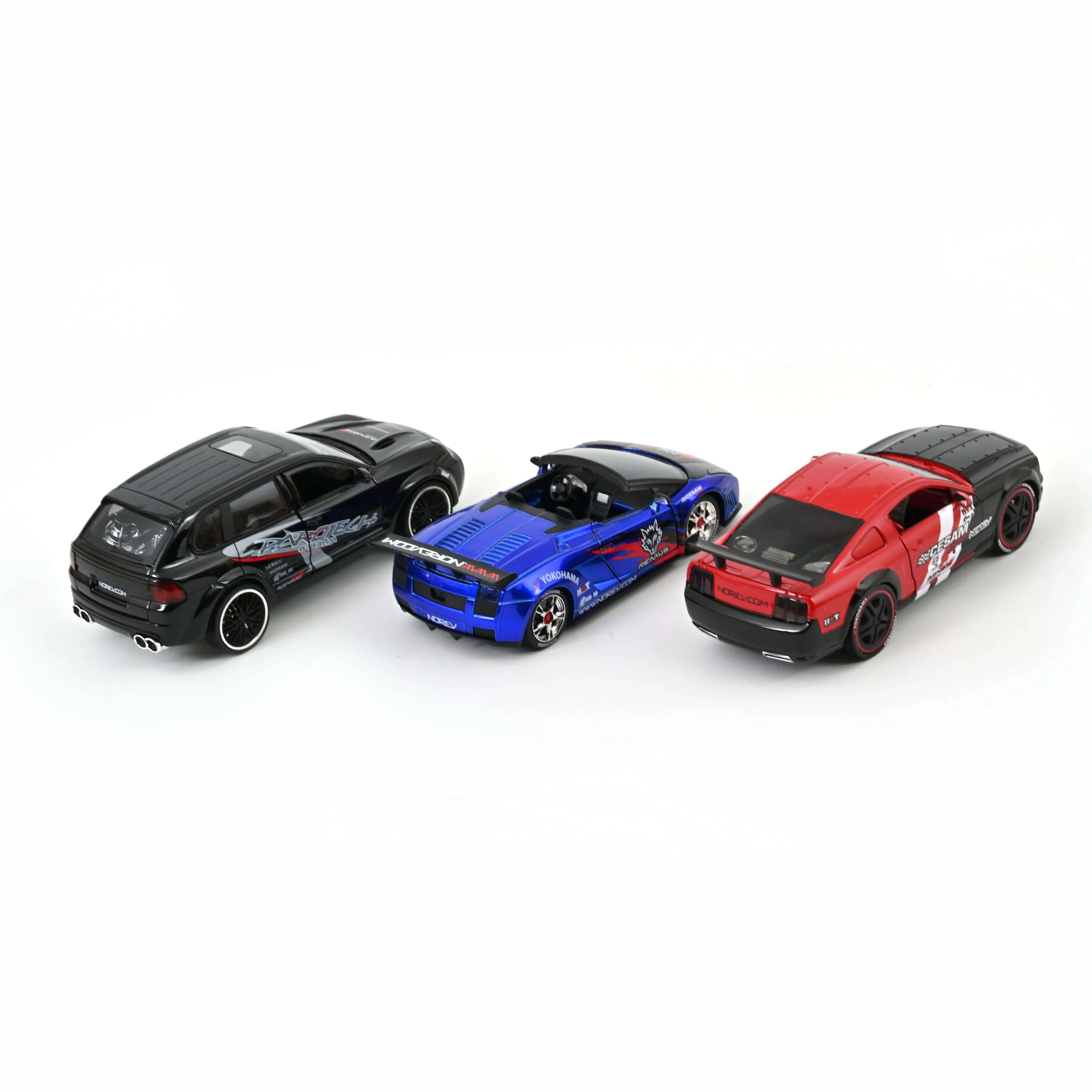 Street Racer box set 2 cars + 1 free 1:32