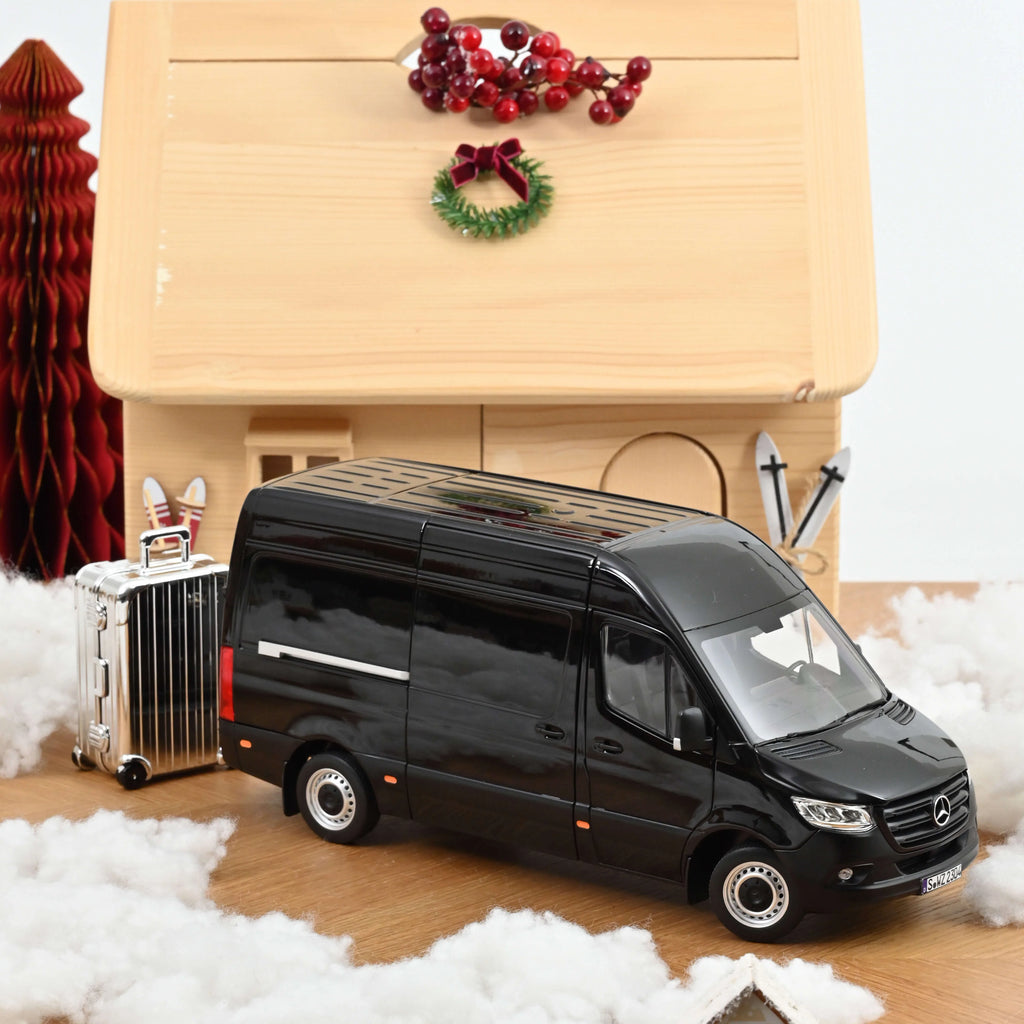 Mercedes-Benz Sprinter 2018 Black 1:18