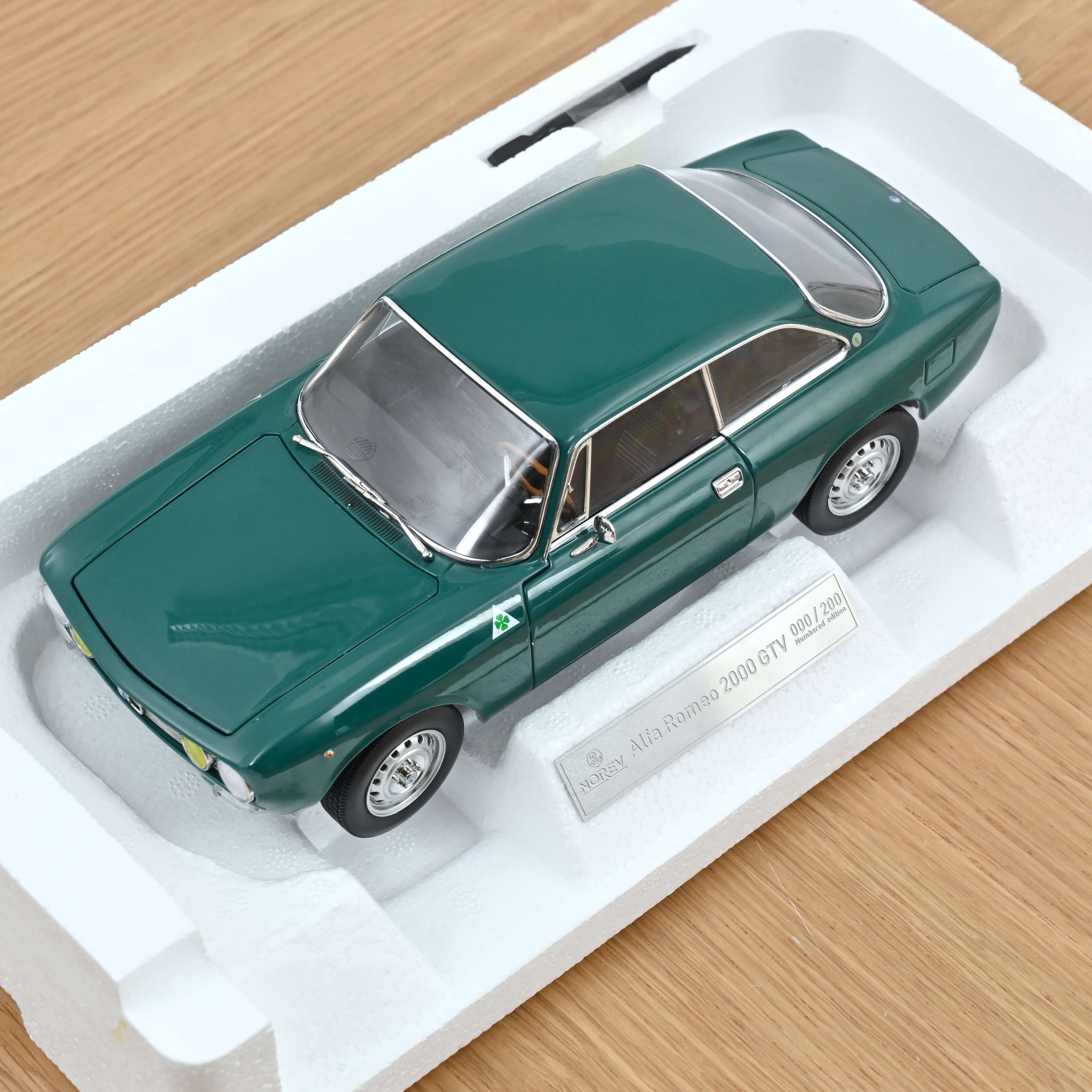 Alfa Romeo 2000 GTV 1973 Pine Green 1:18 - 200pcs