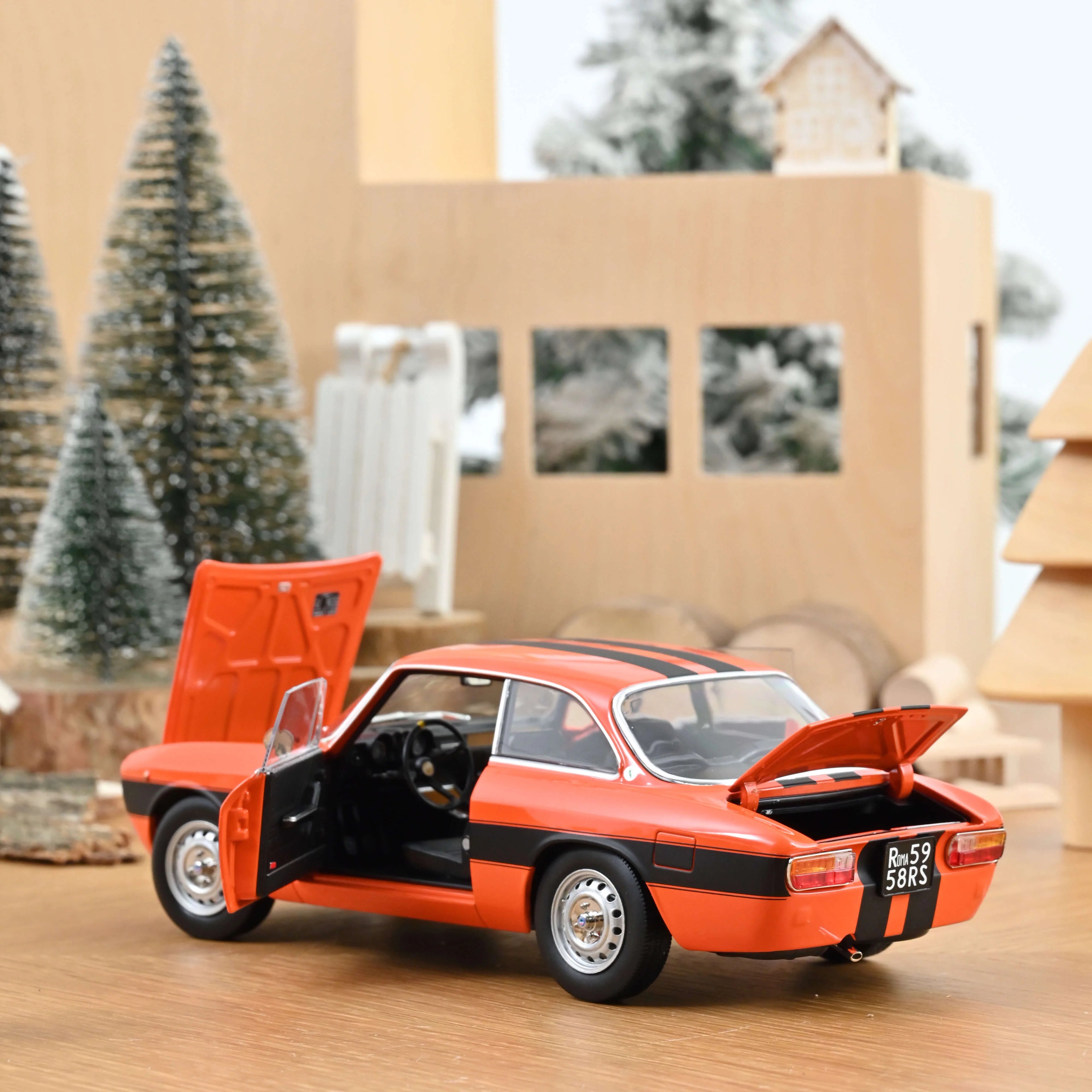 Alfa Romeo 2000 GTV 1973 Orange 1:18