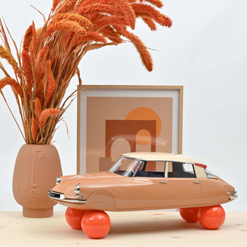 Citroën DS 19 on balls 1959 Beige 1:12