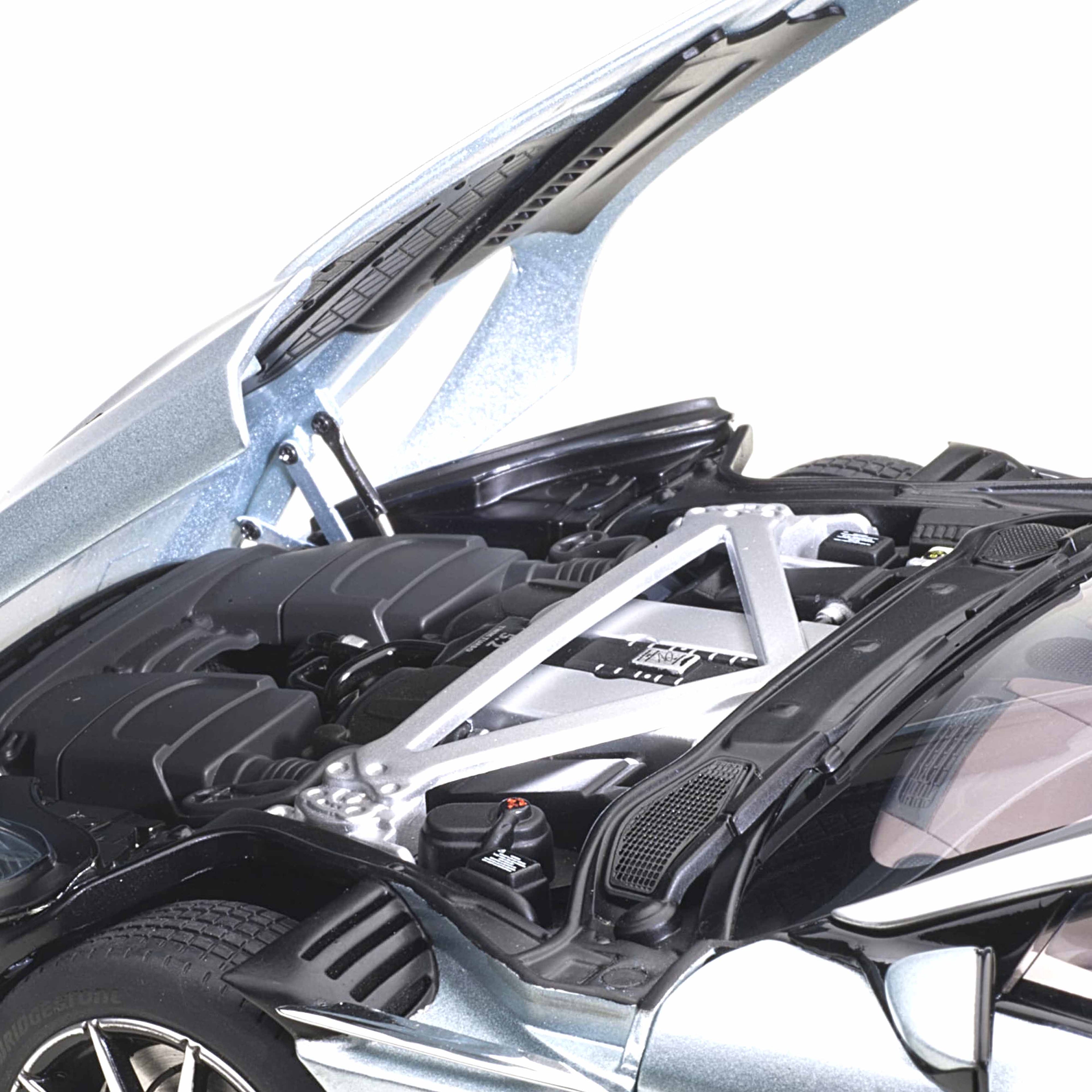 Aston Martin DB11 Silver - Skyfall 1:18