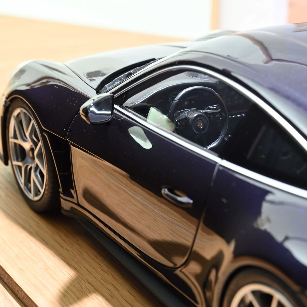 Porsche 911 S/T 2023 Violametallic 1:12 - 300 pcs