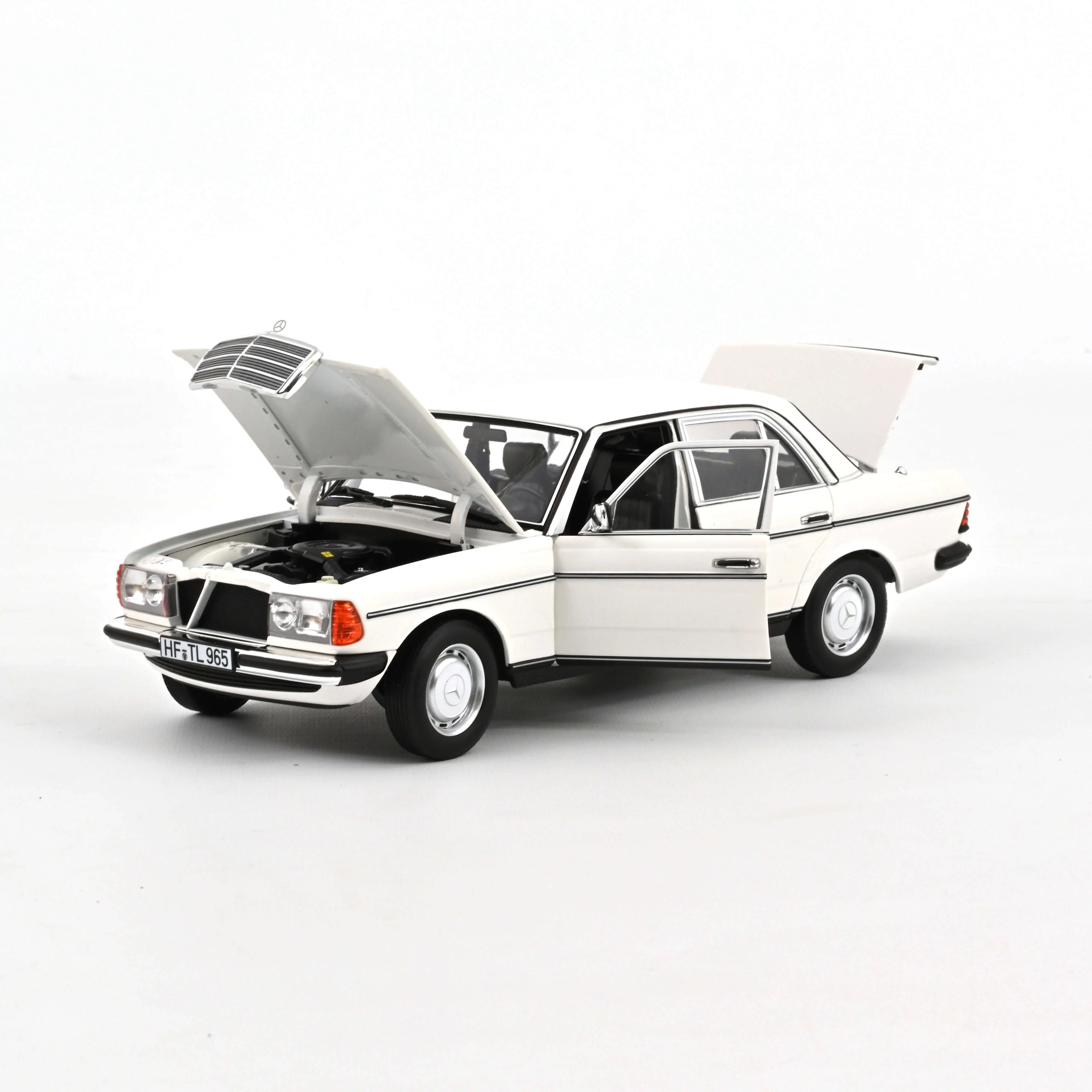 Mercedes-Benz 200 1982 White 1:18