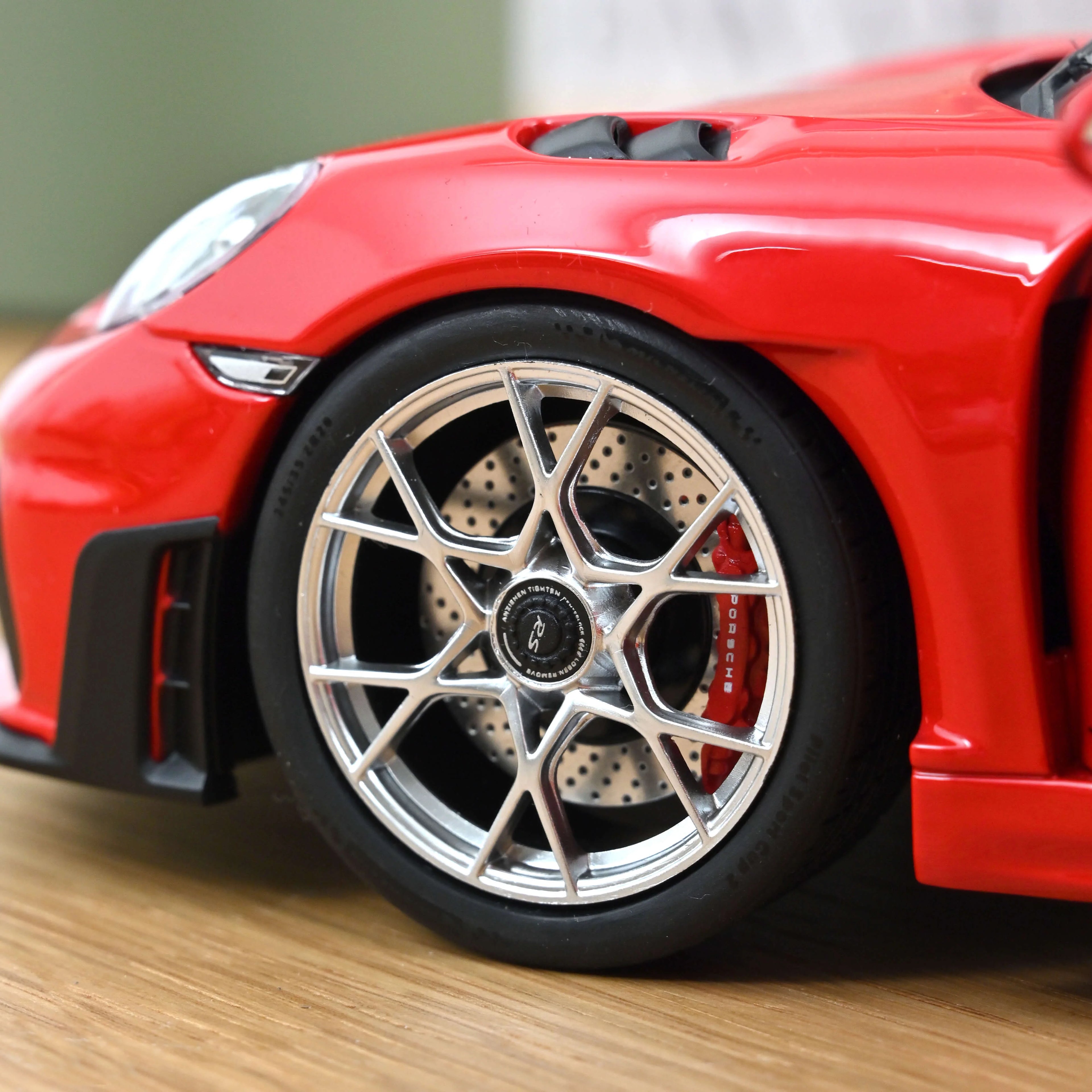 Porsche 718 Spyder RS 2023 Guards Red 1:18