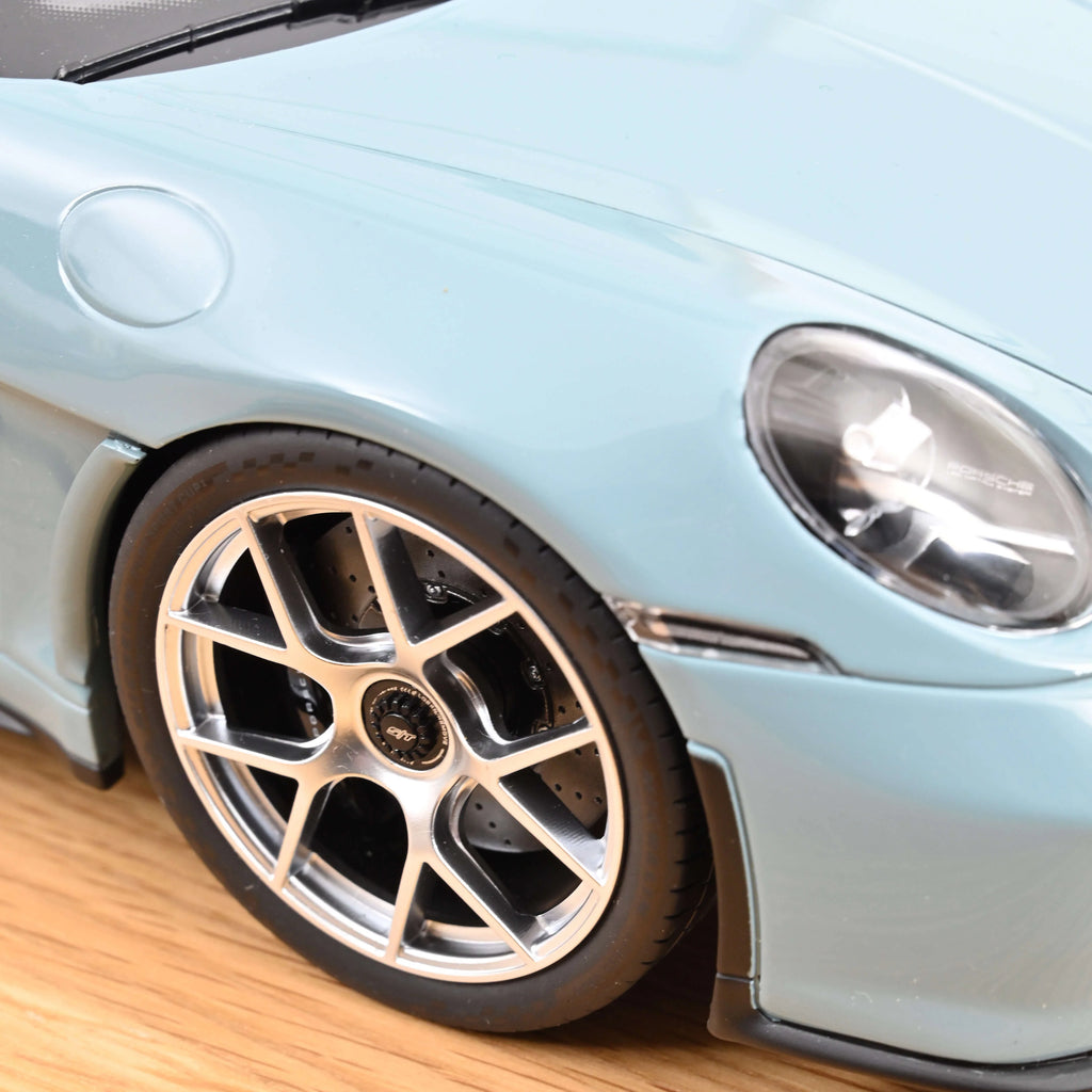 Porsche 911 S/T 2023 Meissenblue 1:12