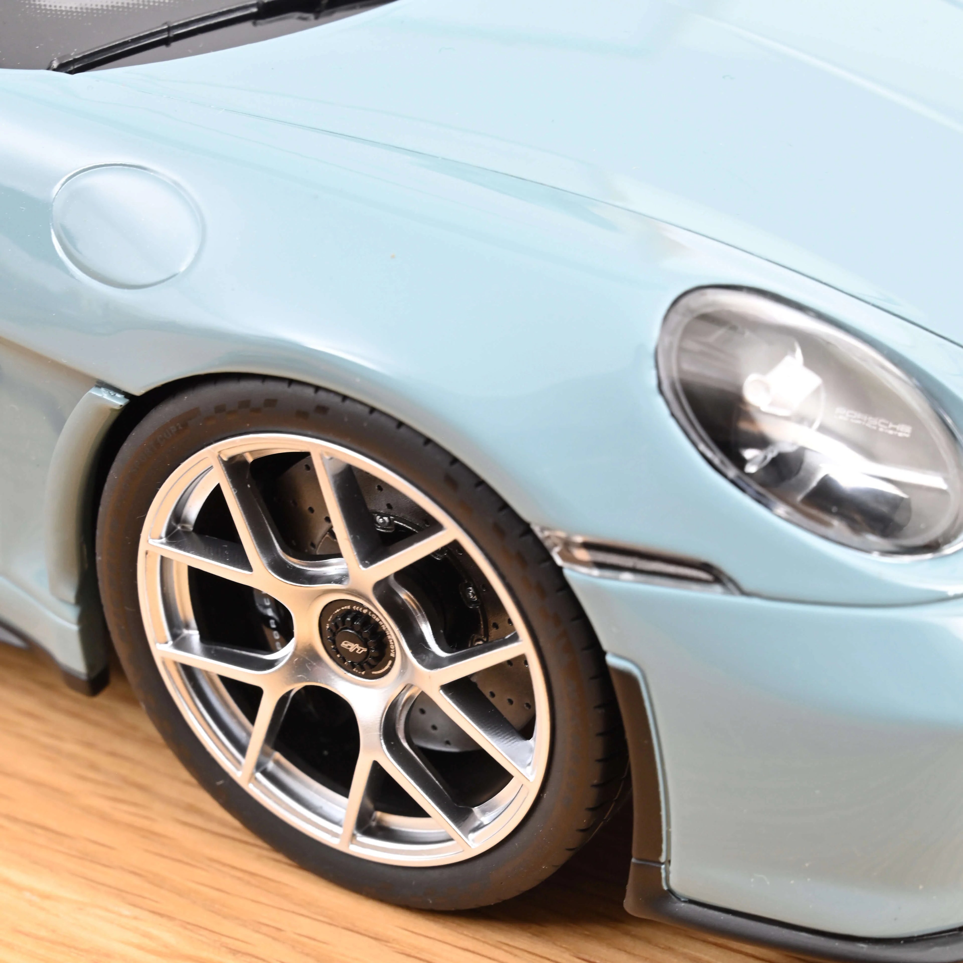 Porsche 911 S/T 2023 Meissenblue 1:12