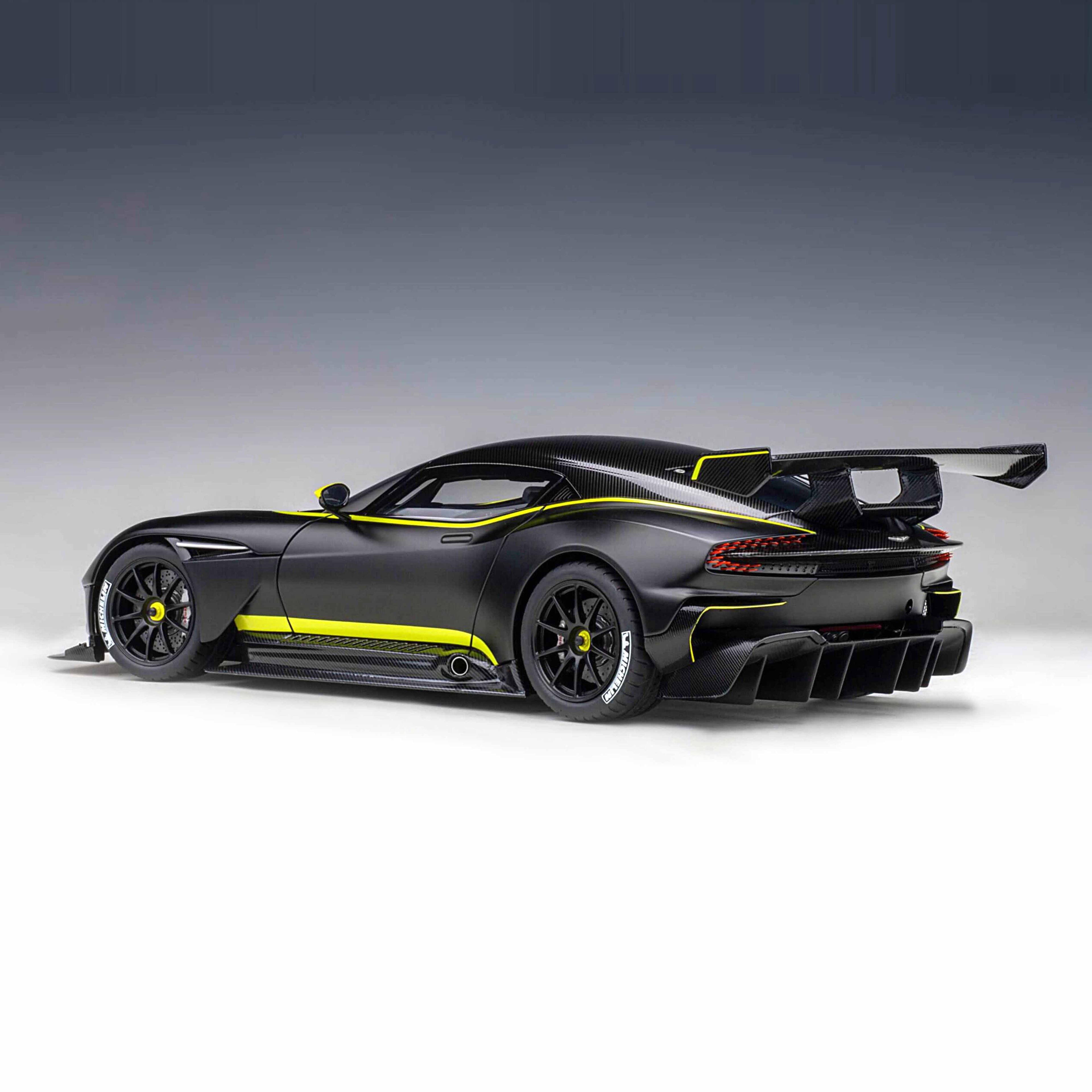 Aston Martin Vulcan Mat Black 1:18
