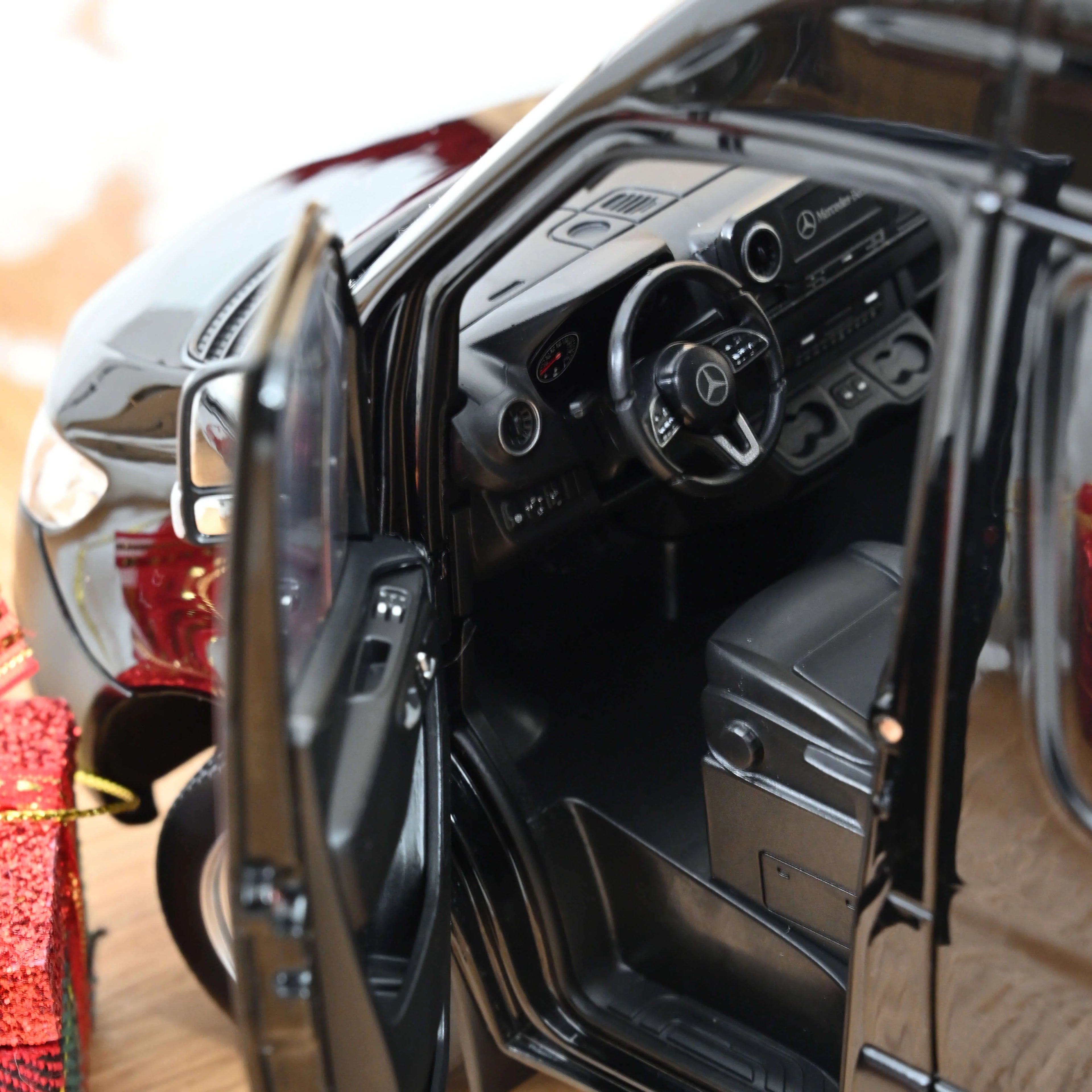 Mercedes-Benz Sprinter 2018 Black 1:18