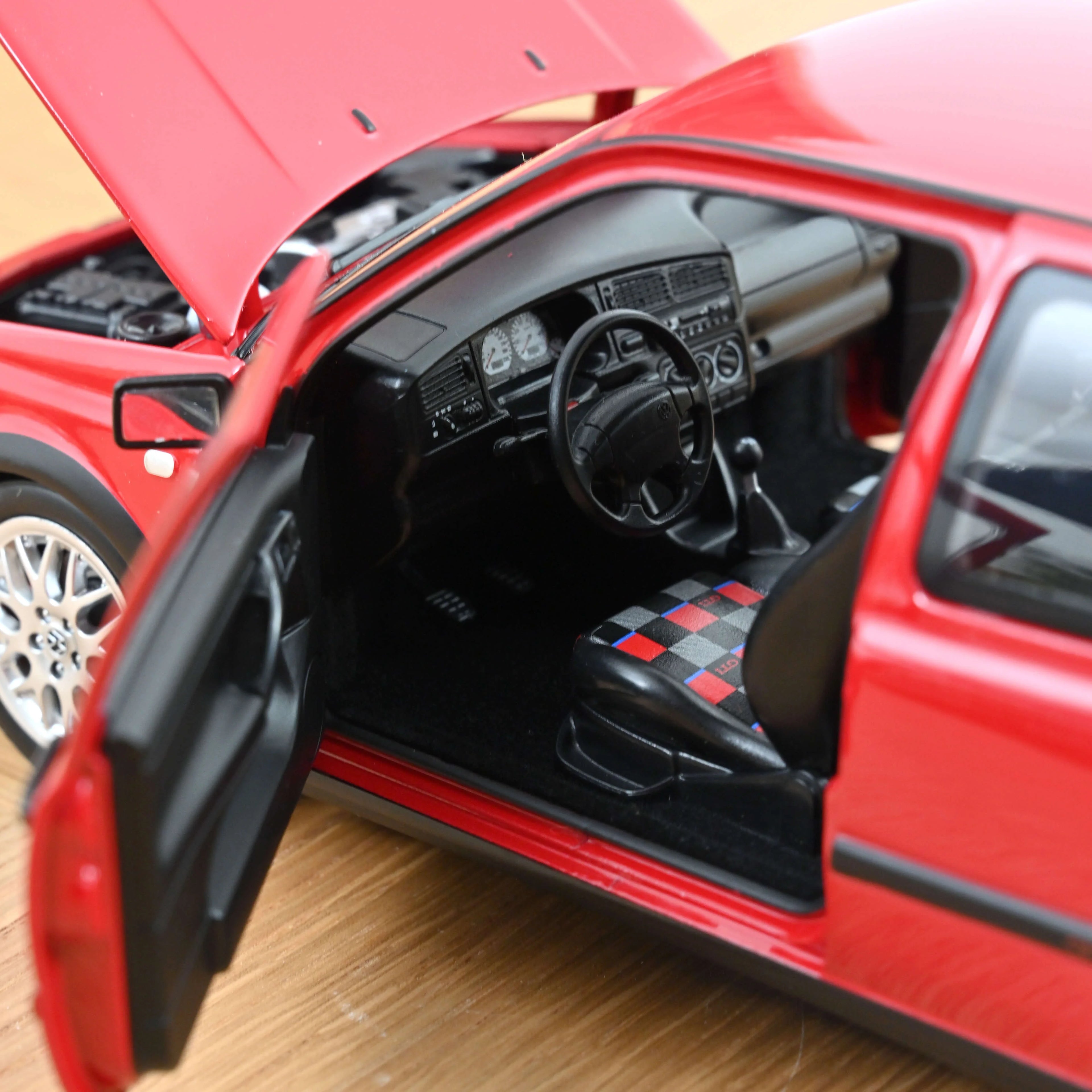 VW Golf GTI 1996 Flashrot 1:18