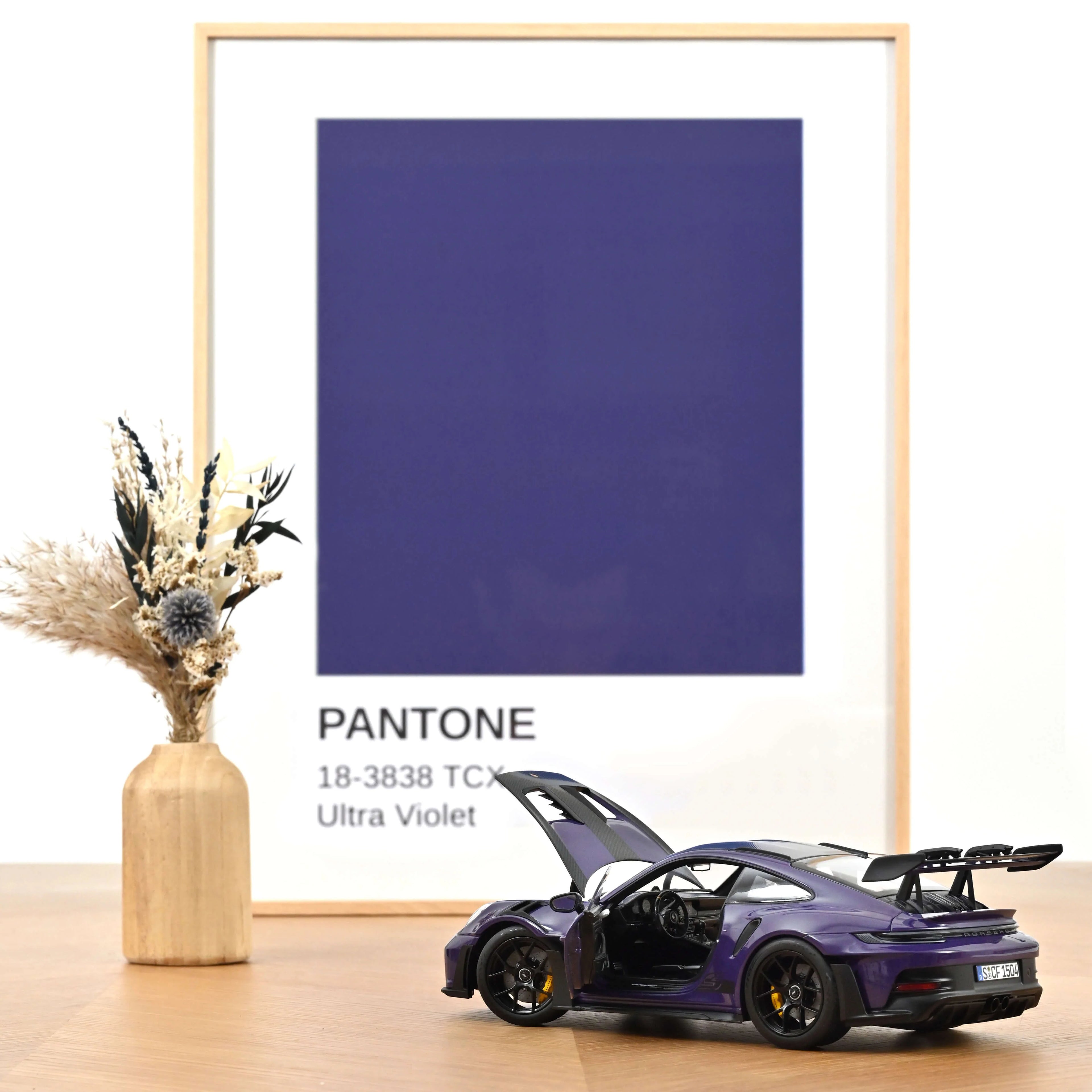 Porsche 911 GT3 RS Weissach pack 2022 Ultraviolet 1:18