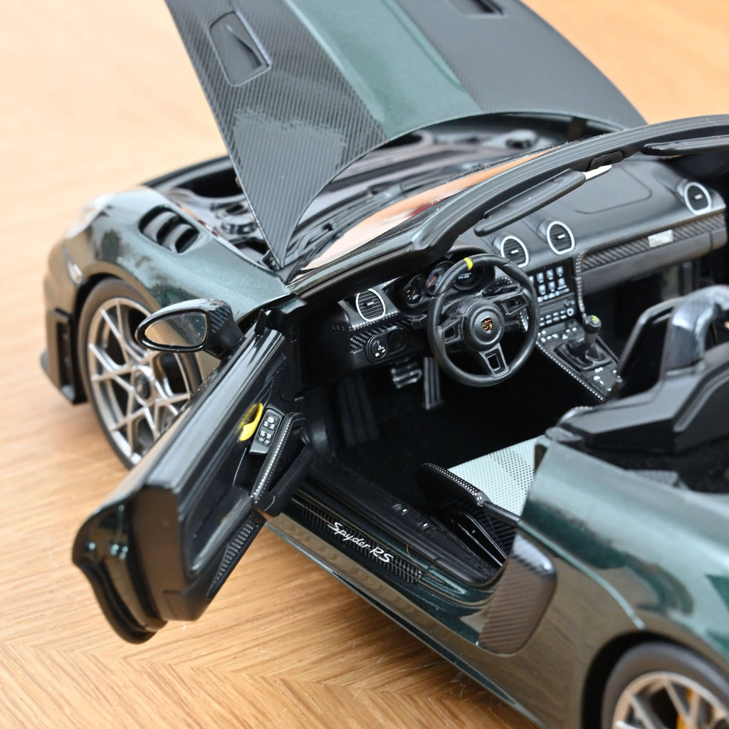 Porsche 718 Spyder RS w/ Weissach Pack 2023 Forest Green 1:18