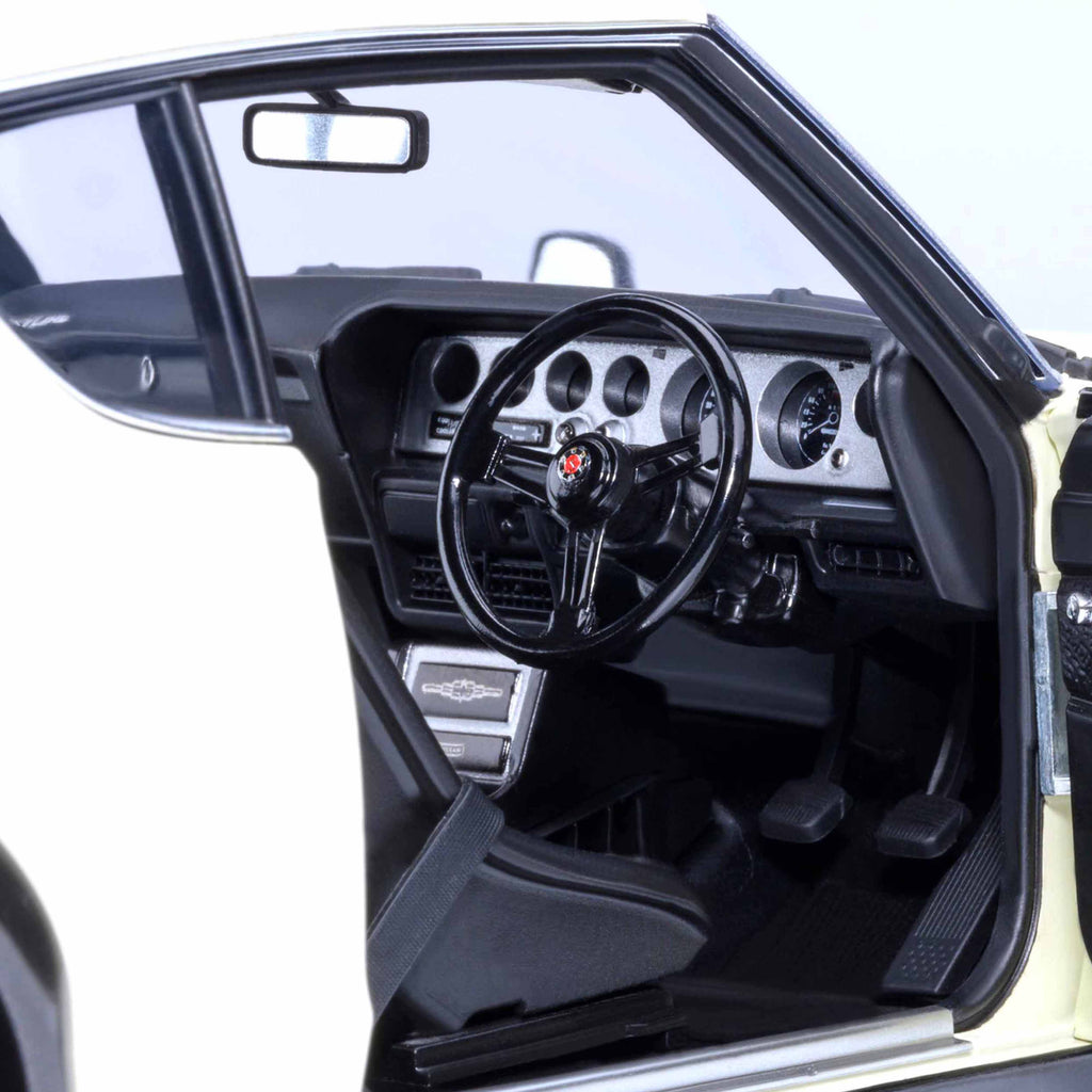 Nissan Skyline 2000 GT-R (KPGC110) Tuned White 1:18