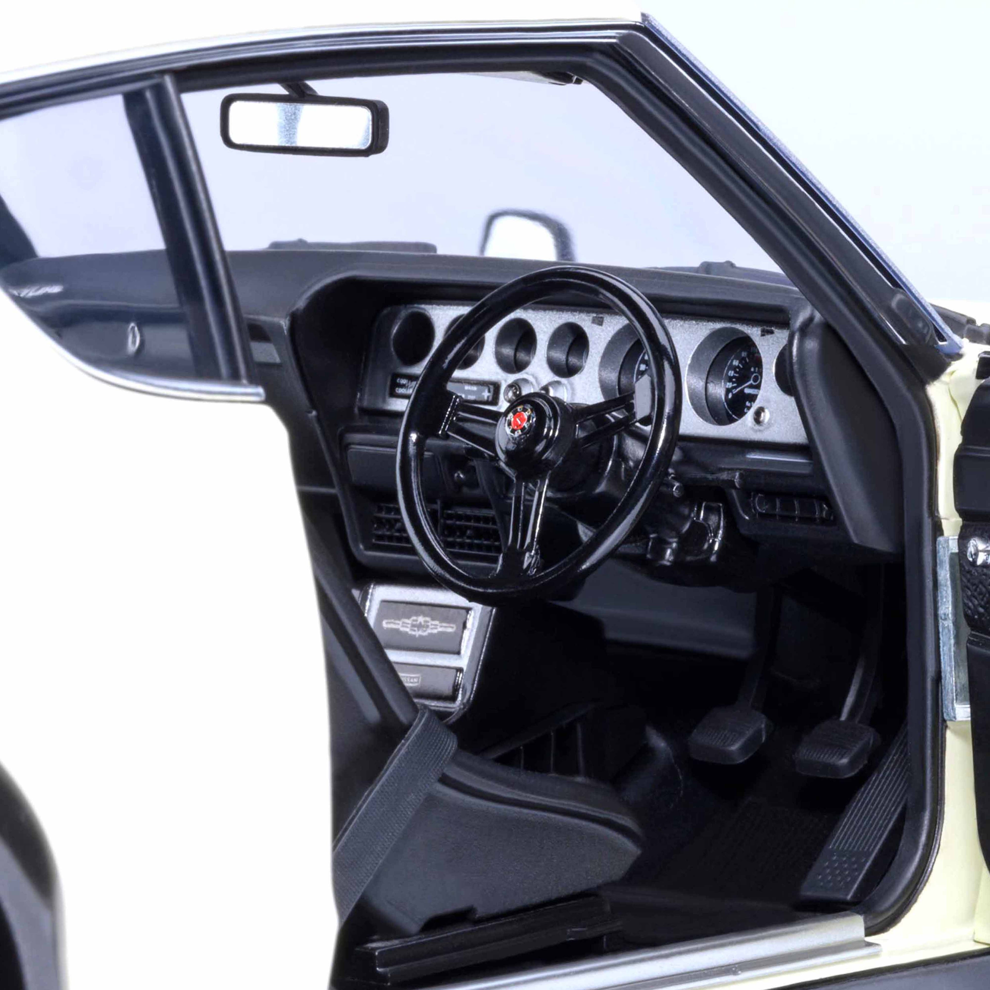 Nissan Skyline 2000 GT-R (KPGC110) Tuned White 1:18