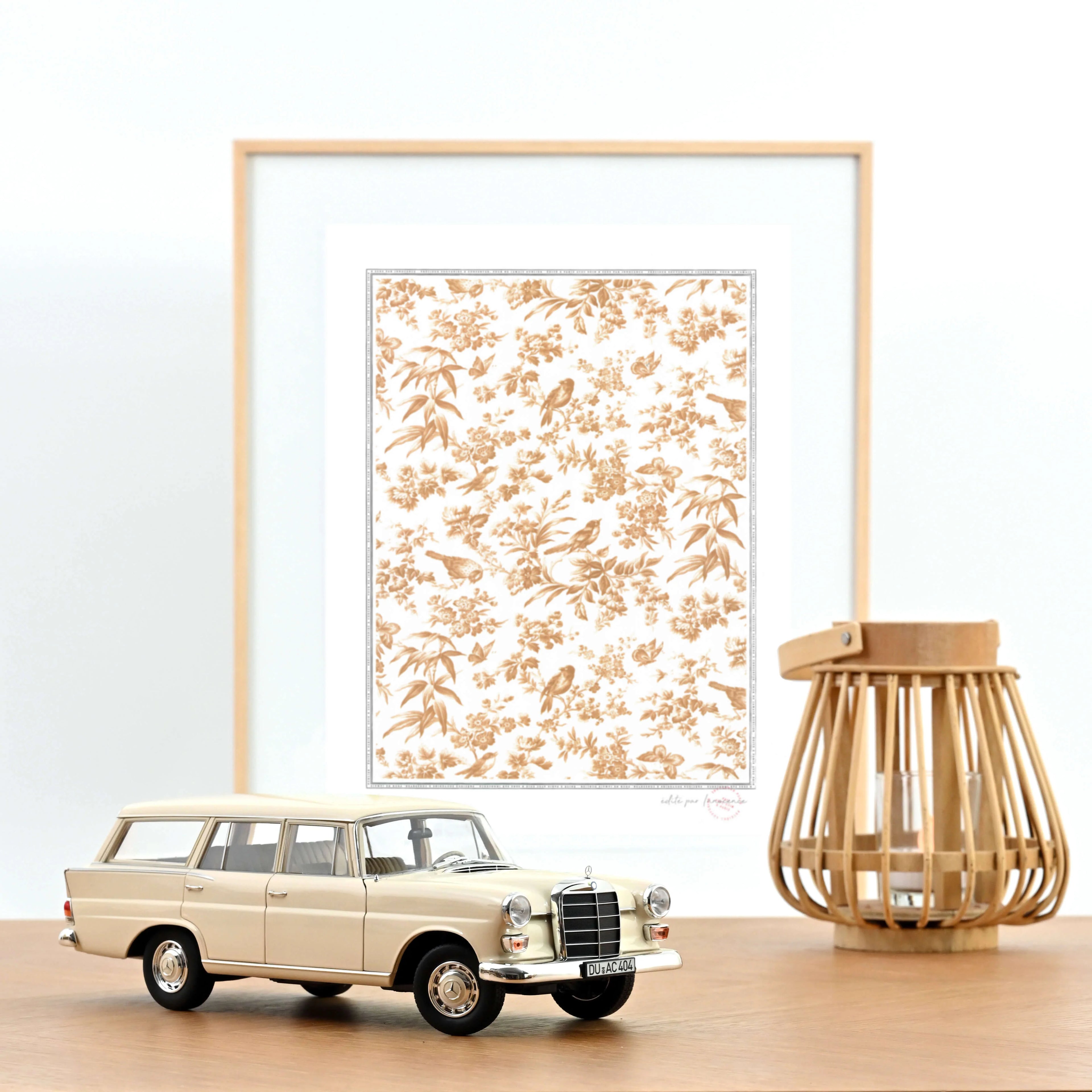 Mercedes-Benz 200 Universal 1966 Cream 1:18