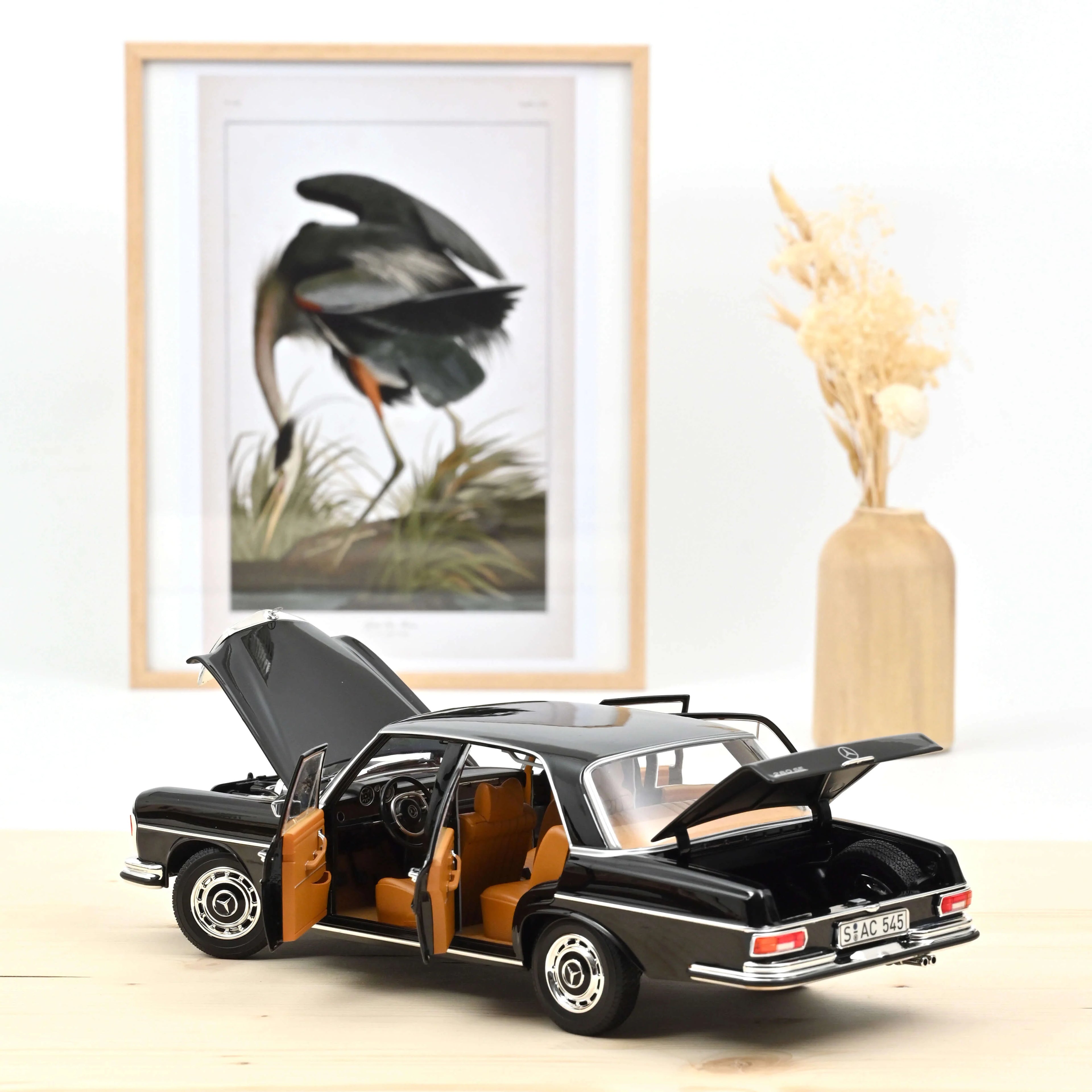 Mercedes-Benz 280 SE 1968 Noir 1:18