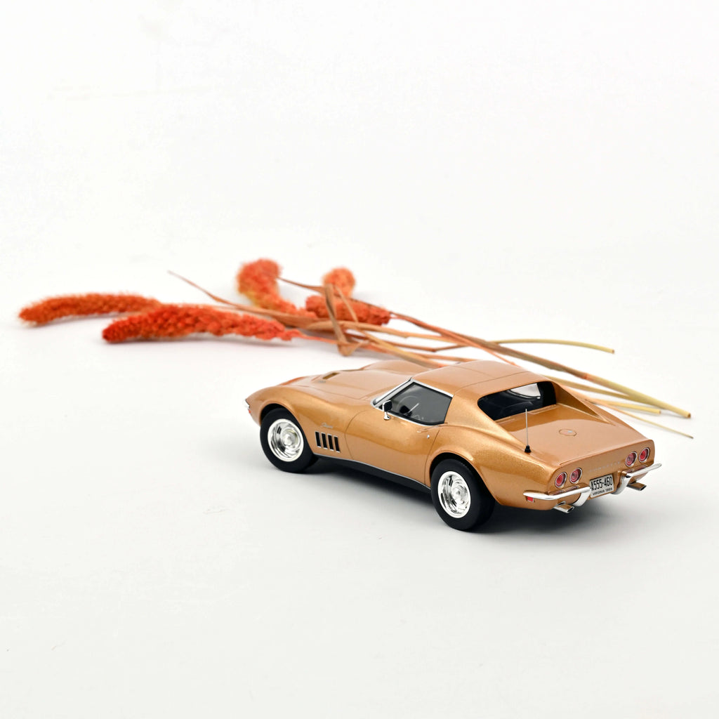 Chevrolet Corvette Coupé 1969 or métallique 1:18