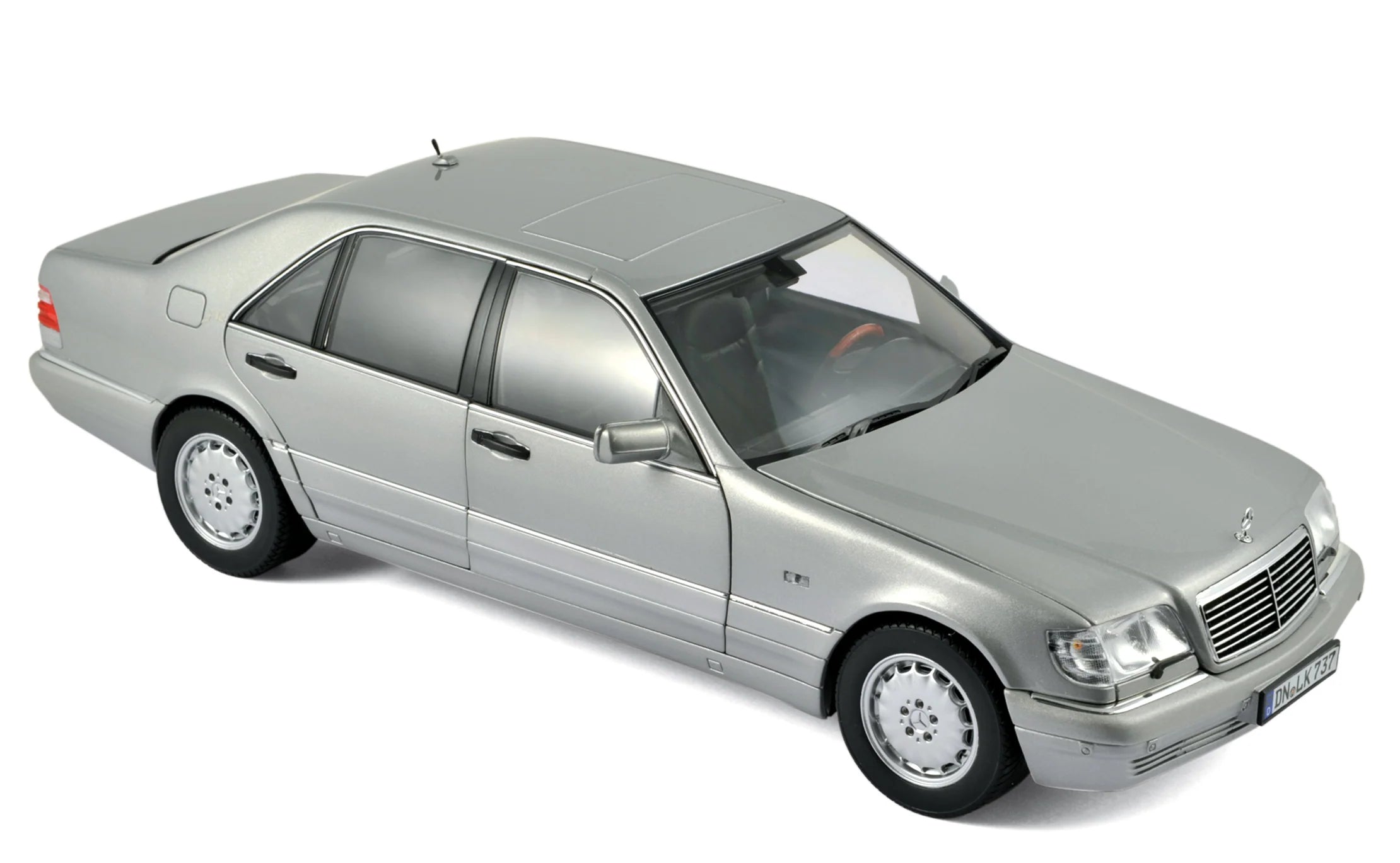 Mercedes-Benz S600 1997 Pearl Light Grey 1:18