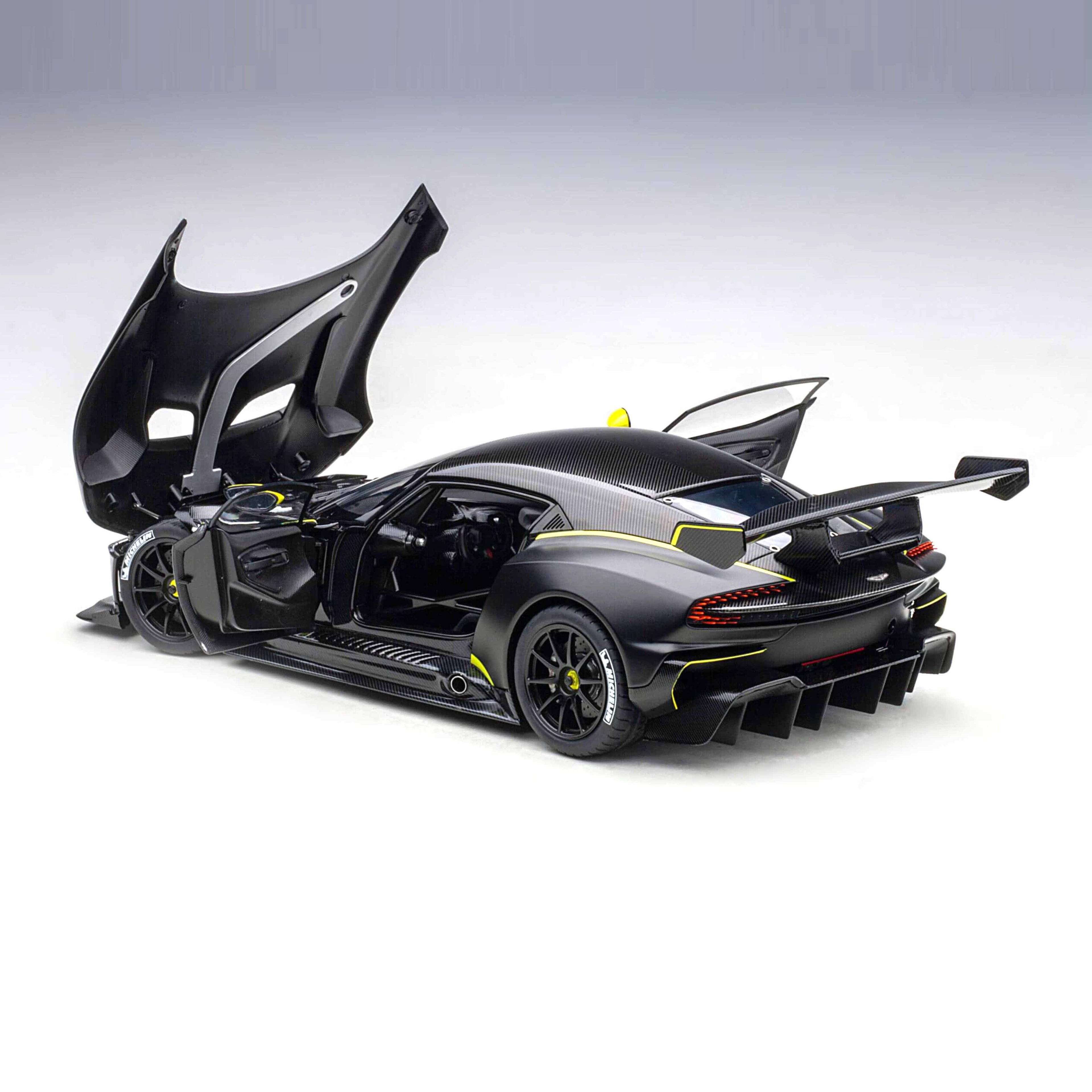 Aston Martin Vulcan Mat Black 1:18