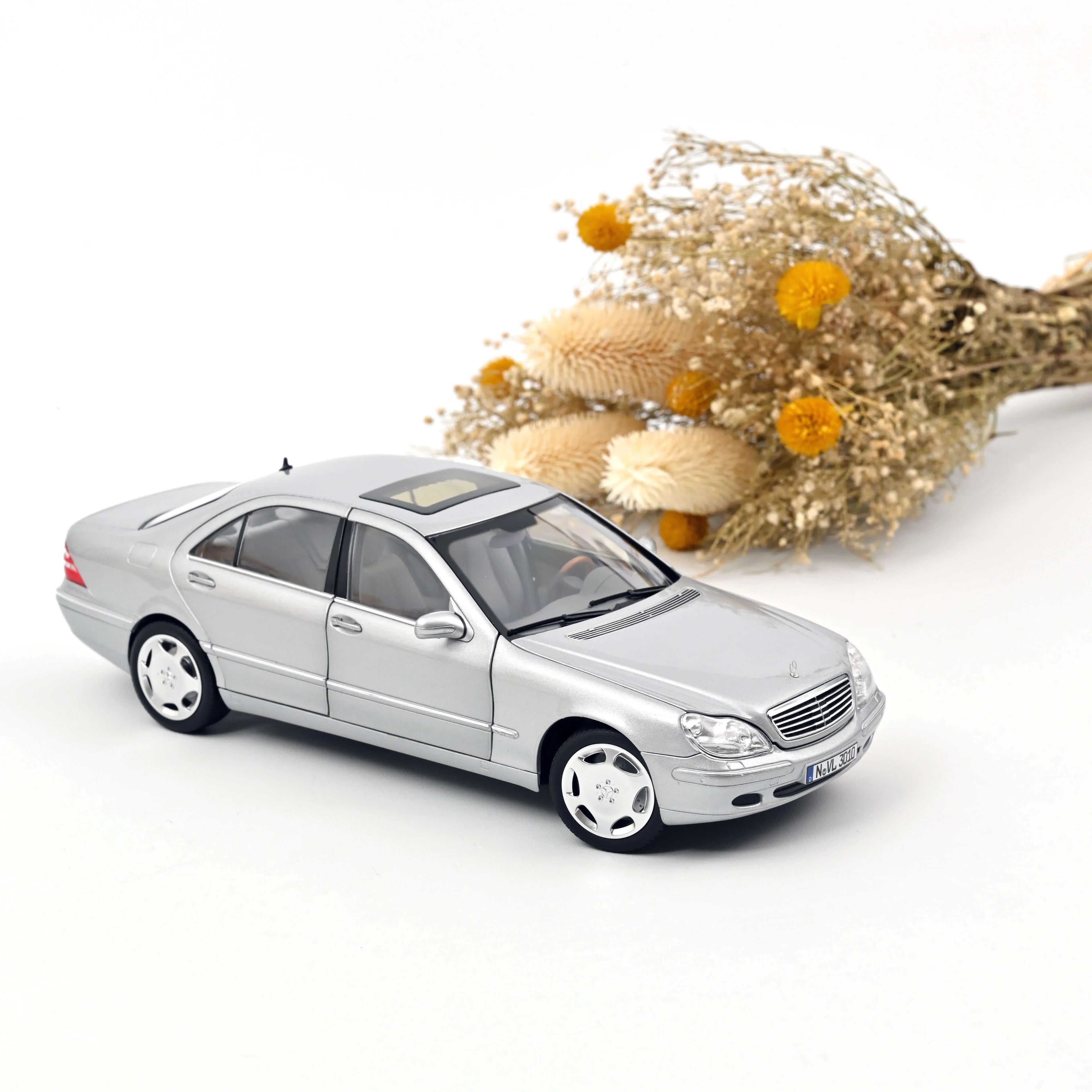 Mercedes-Benz S600 1998 Argent 1/18