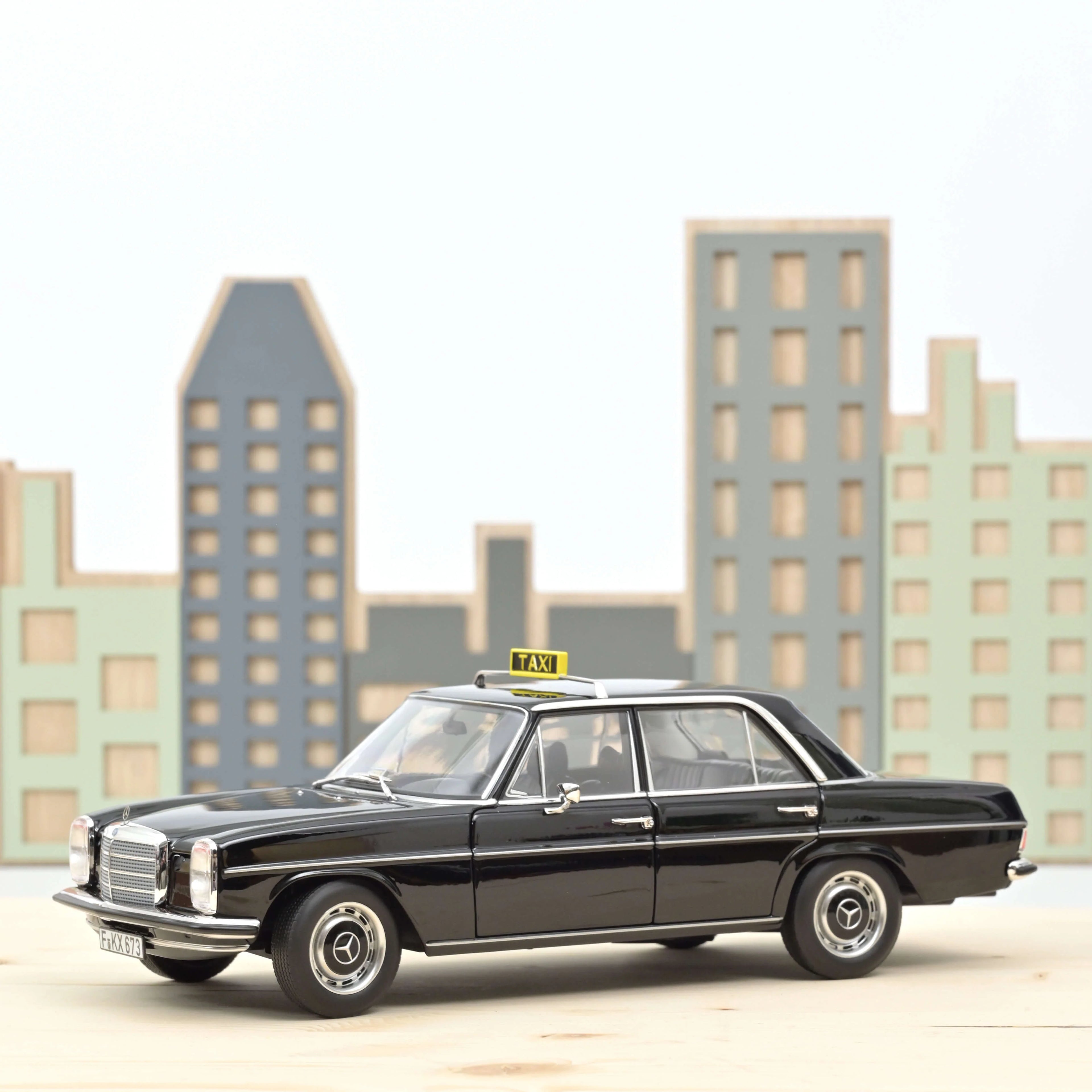 Mercedes-Benz 200 1968 Taxi Black 1:18
