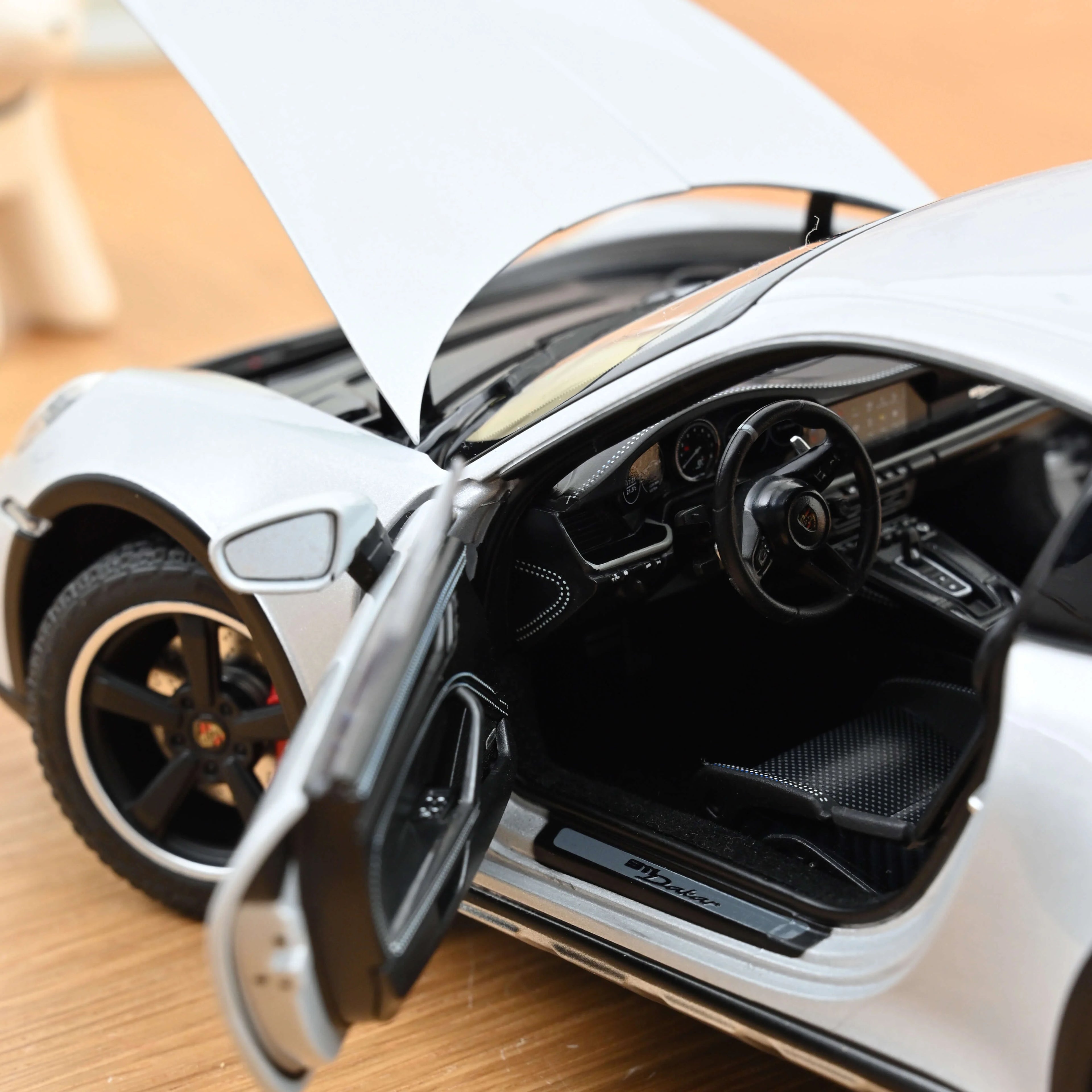 Porsche 911 Dakar 2023 Gris Glacé Métallisé 1:18