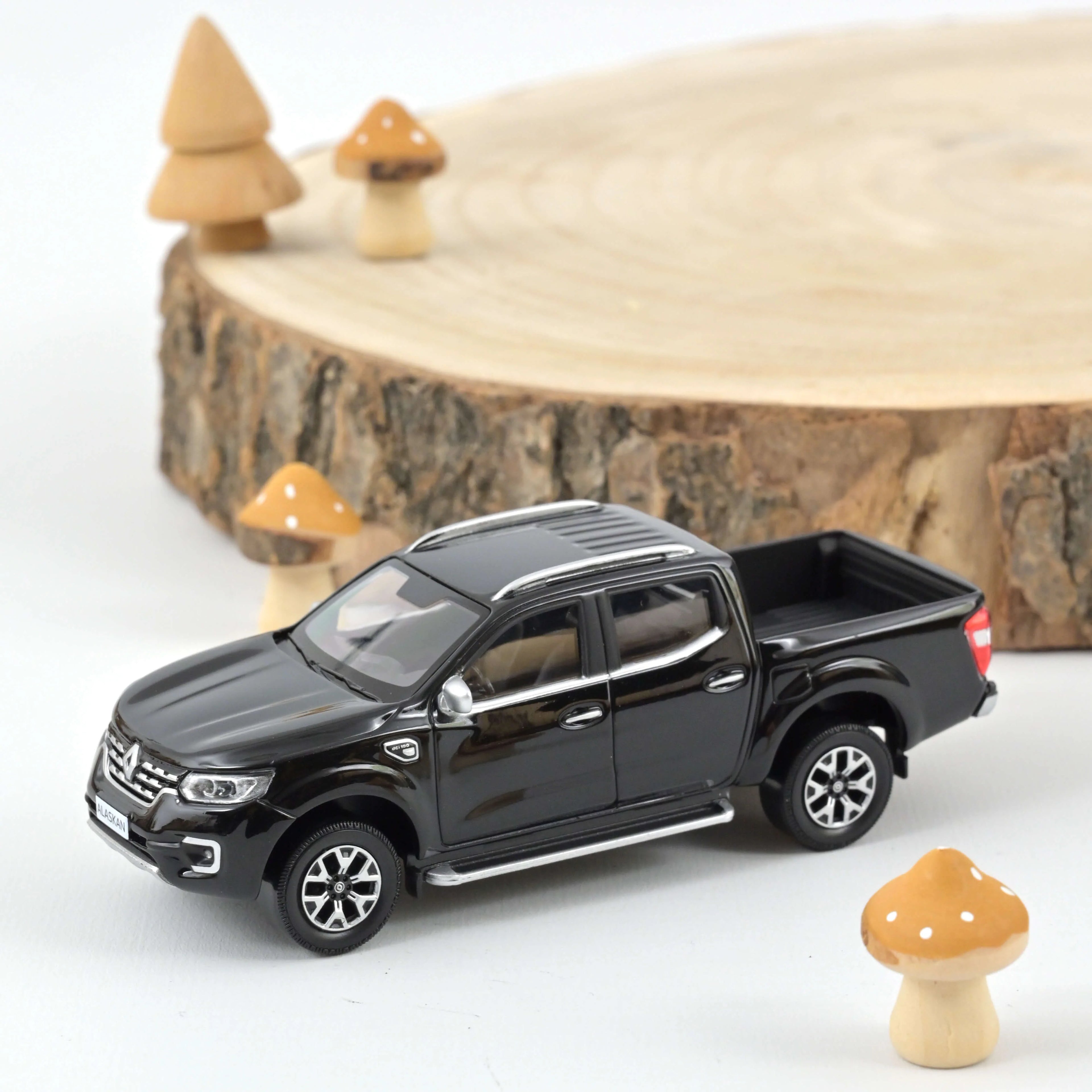 Renault Alaskan 2017 Black 1:43