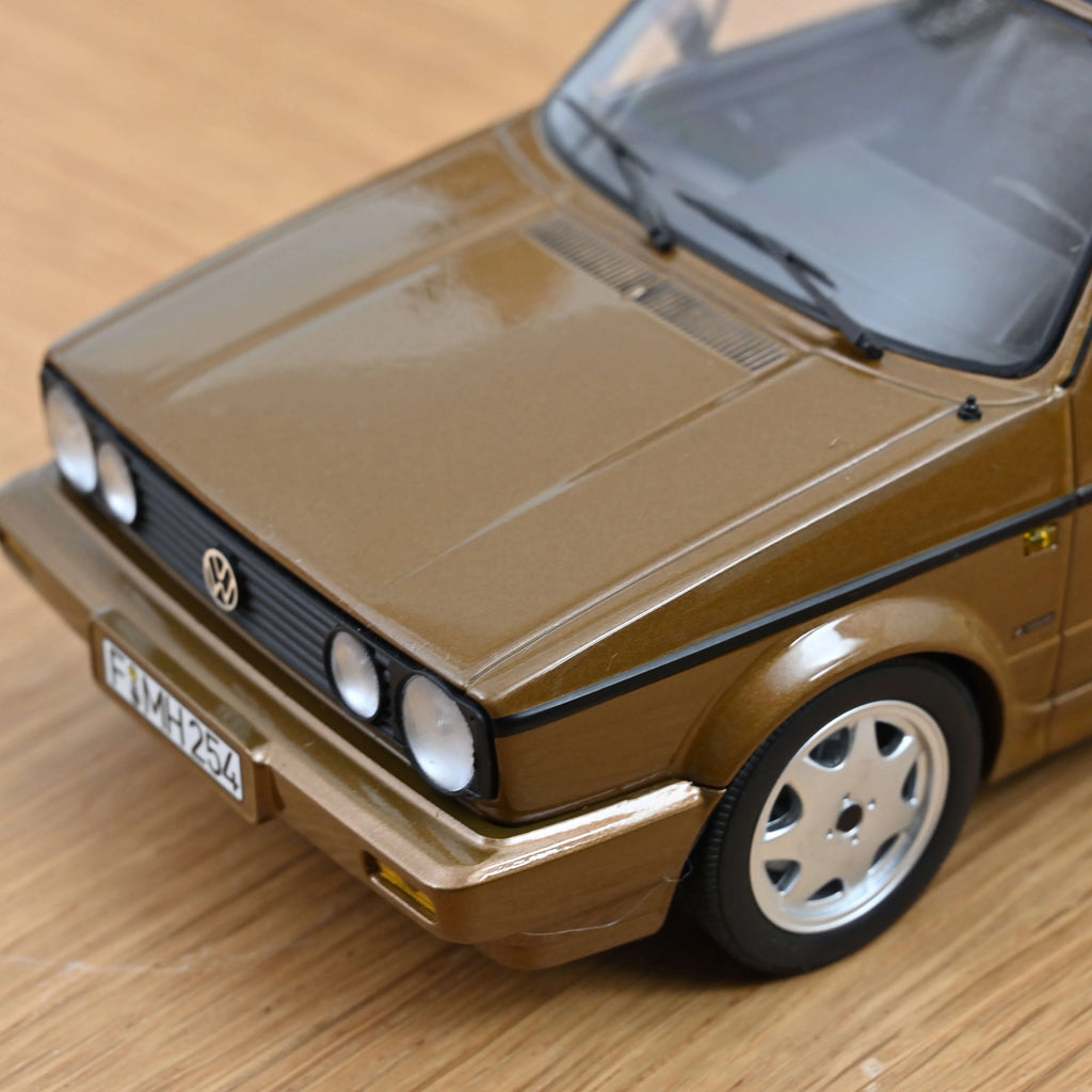 VW Golf Cabriolet 1992 Bronce metallic 1:18 - 200 pcs