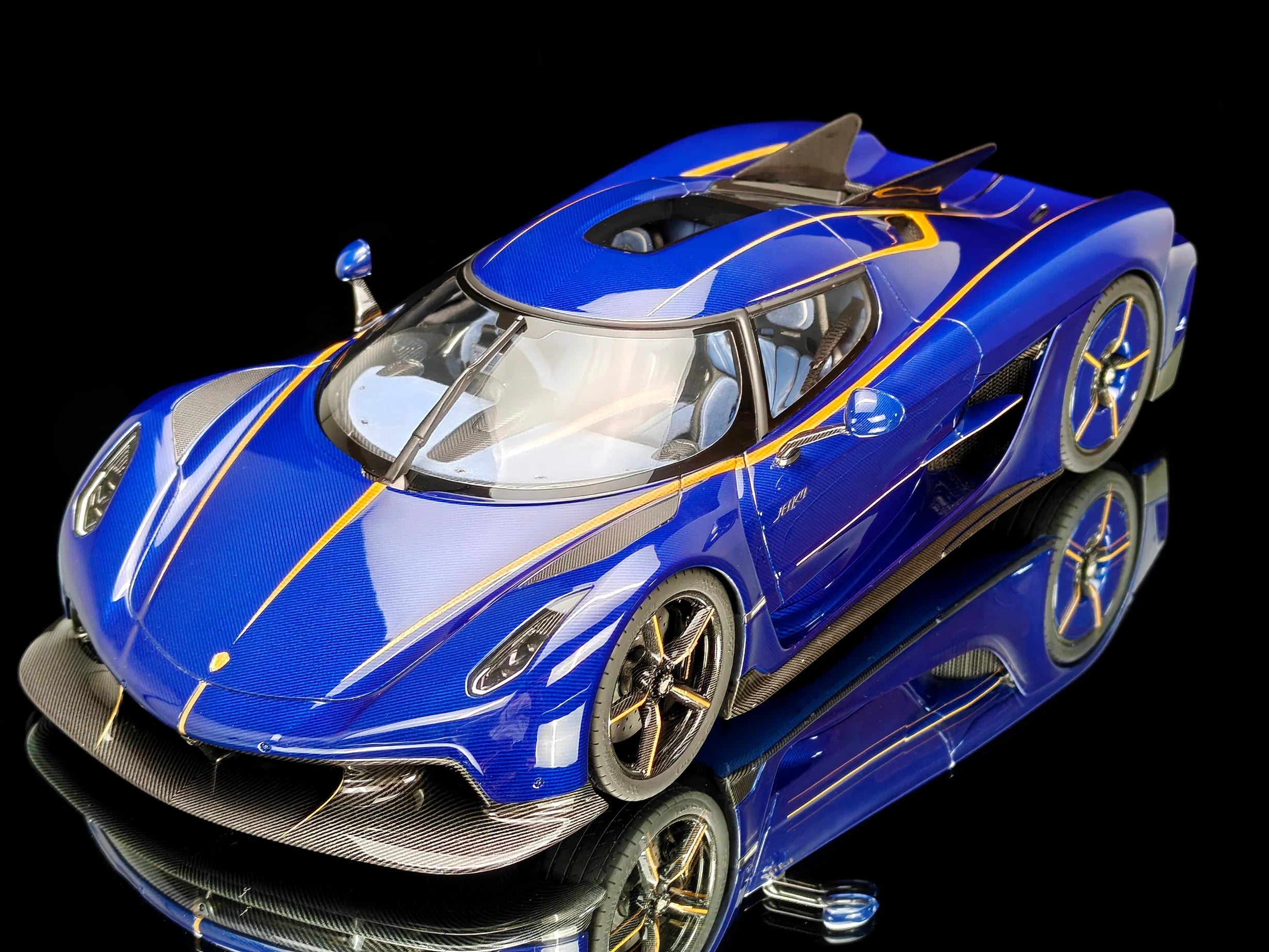 Pre-order FrontiArt Koenigsegg Jesko Absolut 7389 in Blue Tinted Carbon - Limited 100 pcs