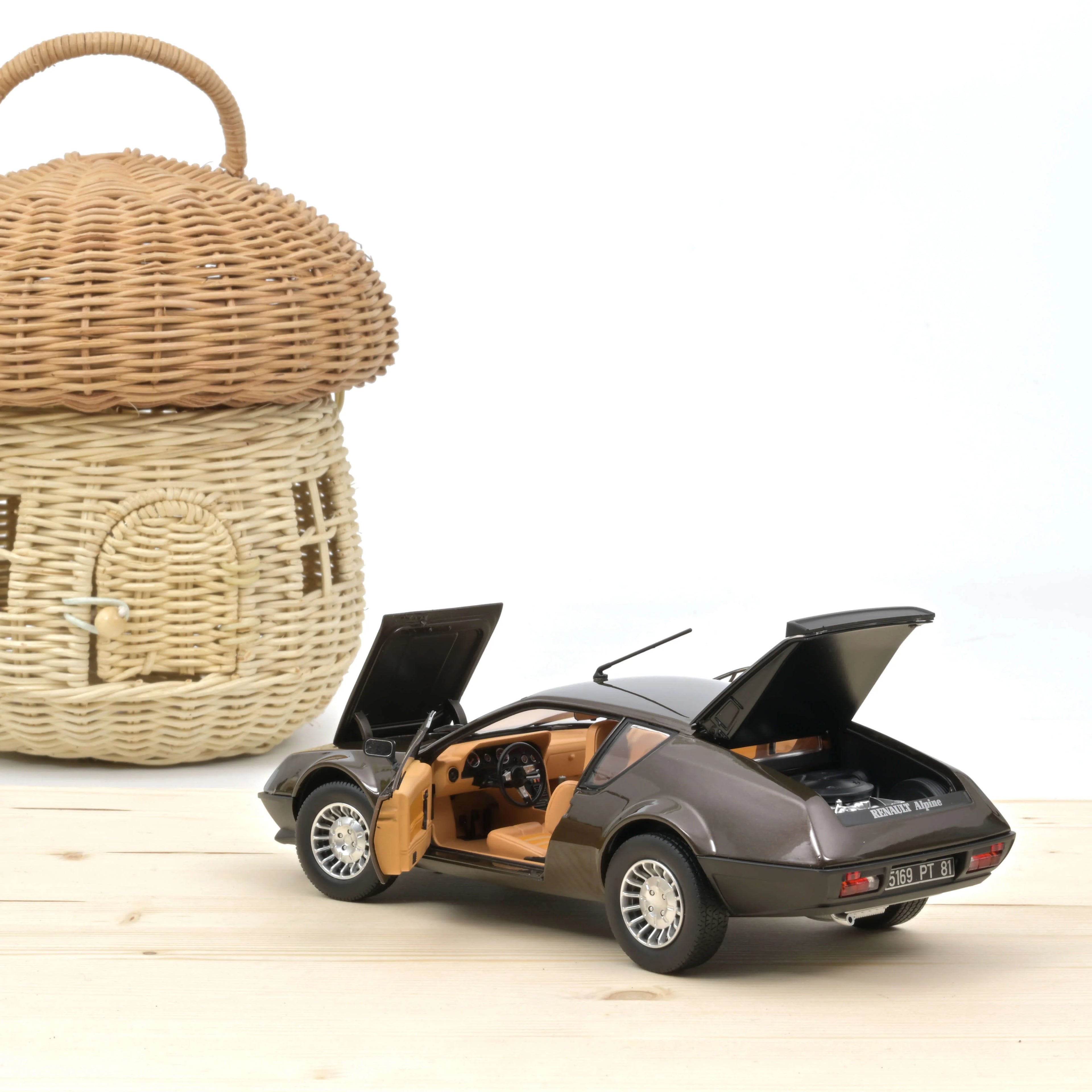Alpine A310 V6 1981 Brun métallisé 1:18 - 200 pcs