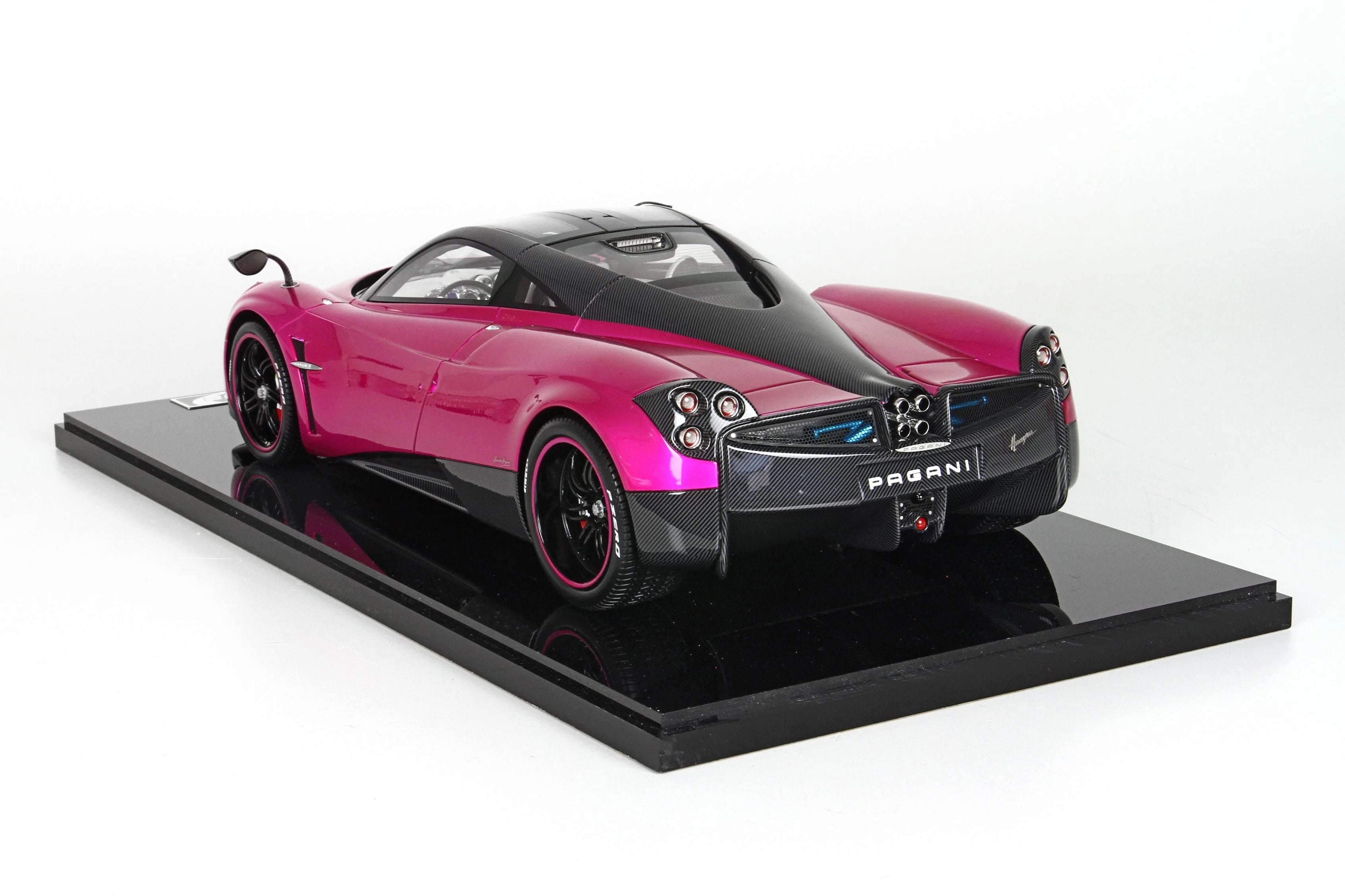 BBR Pagani Huayra in Flash Pink, Limited 20 pcs (Scale 1/12)