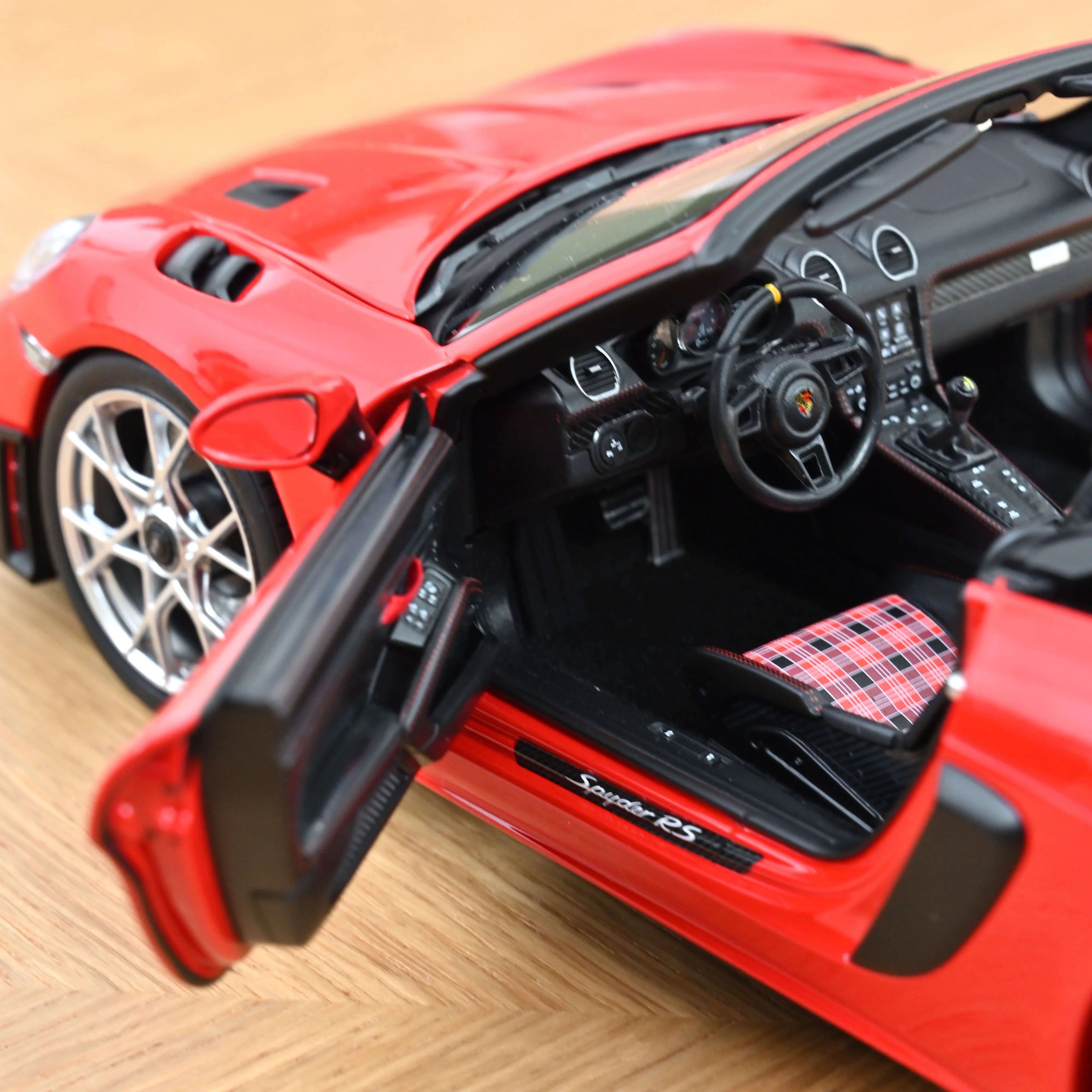 Porsche 718 Spyder RS 2023 Guards Red 1:18