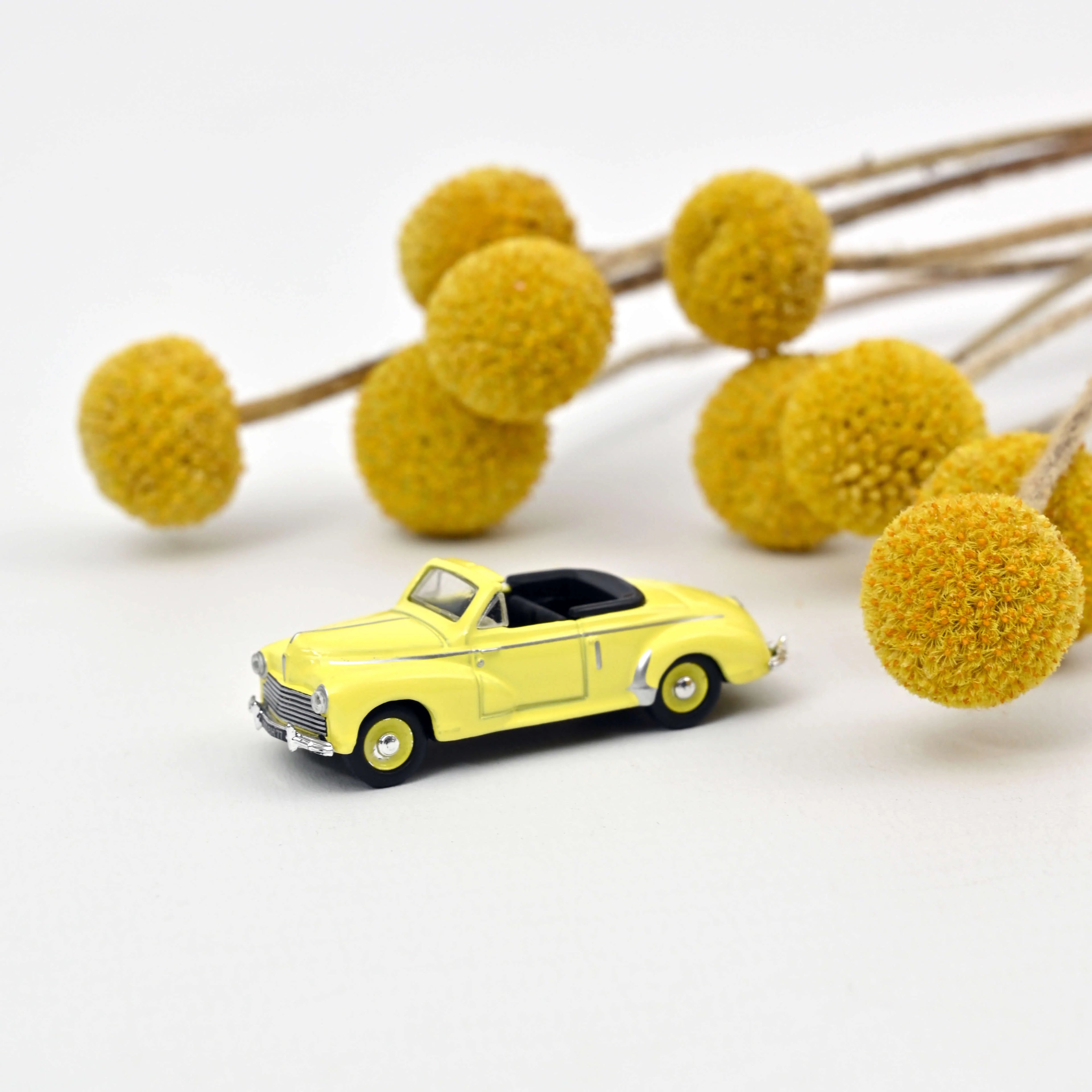 Peugeot 203 Convertible 1952 Sulphur Yellow 1:87