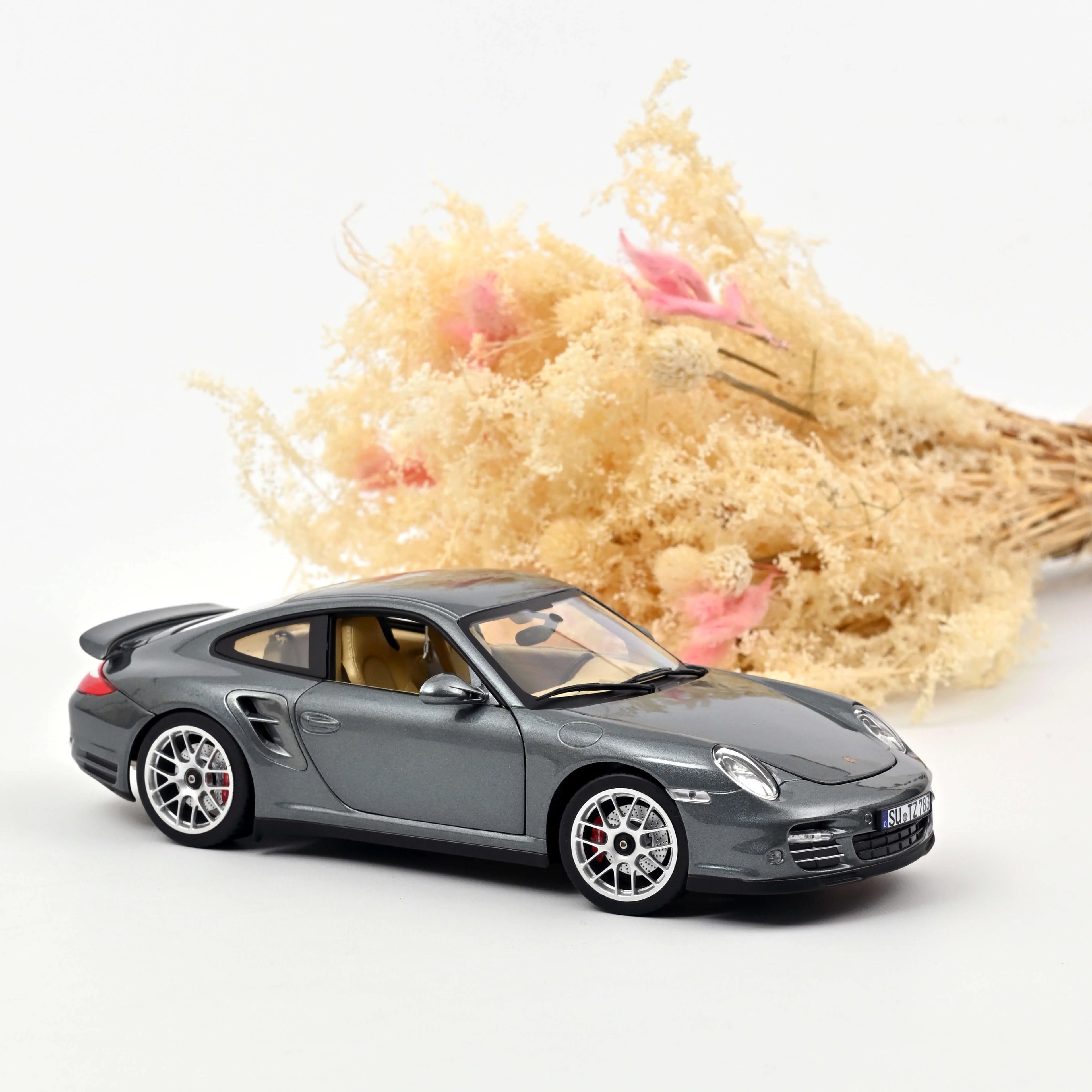 Porsche 911 Turbo 2010 Gris métallisé 1:18