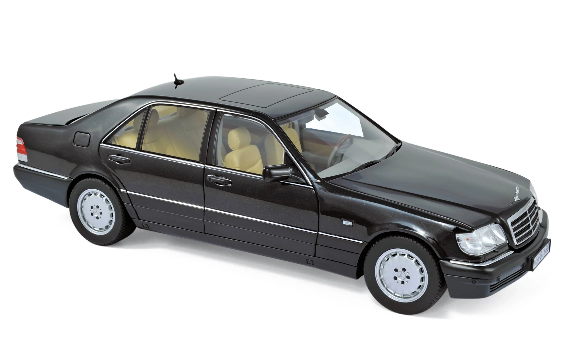 Mercedes-Benz S320 1997 Black metallic 1:18