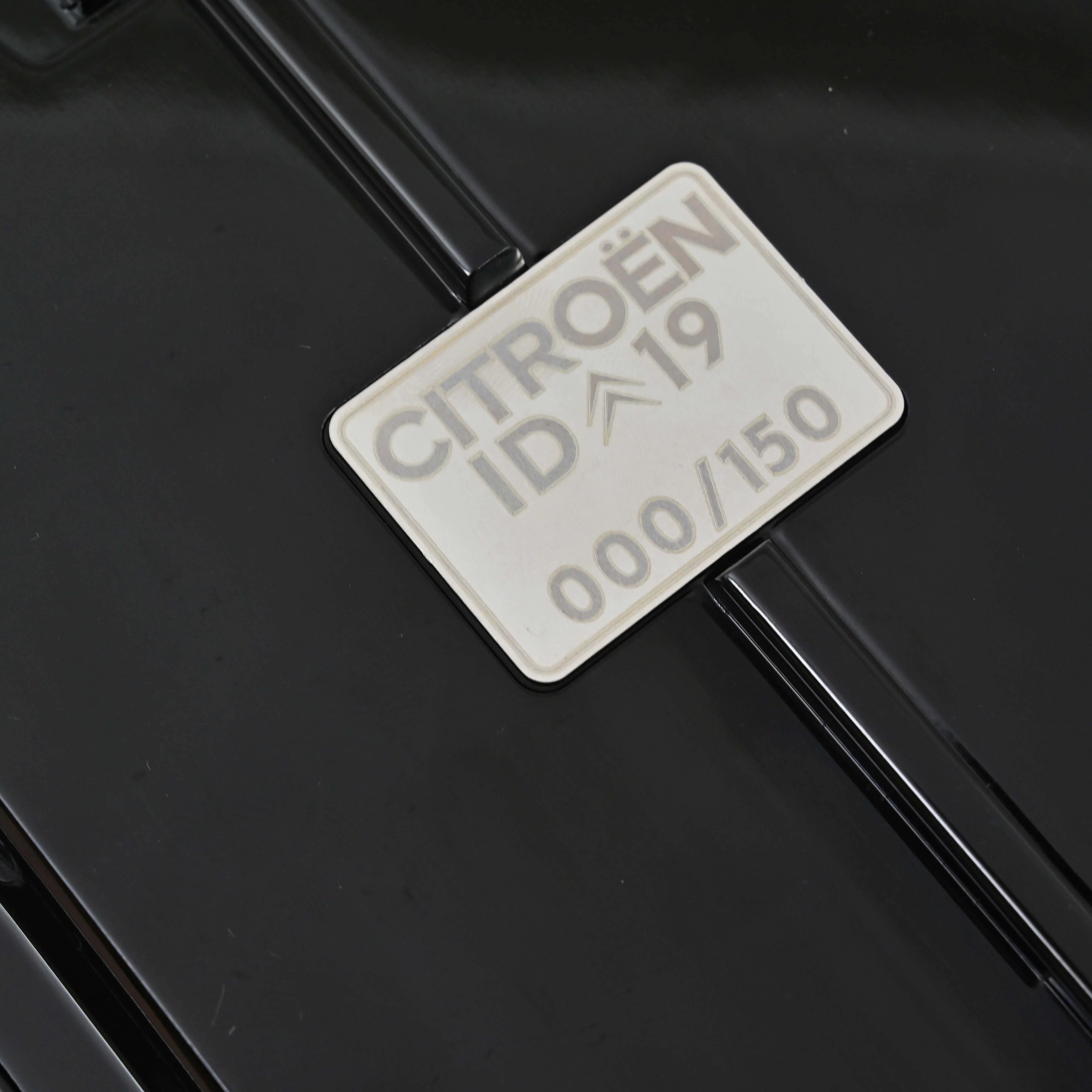 Citroën ID 19 1959 Police Pie 1:12 - 150pcs