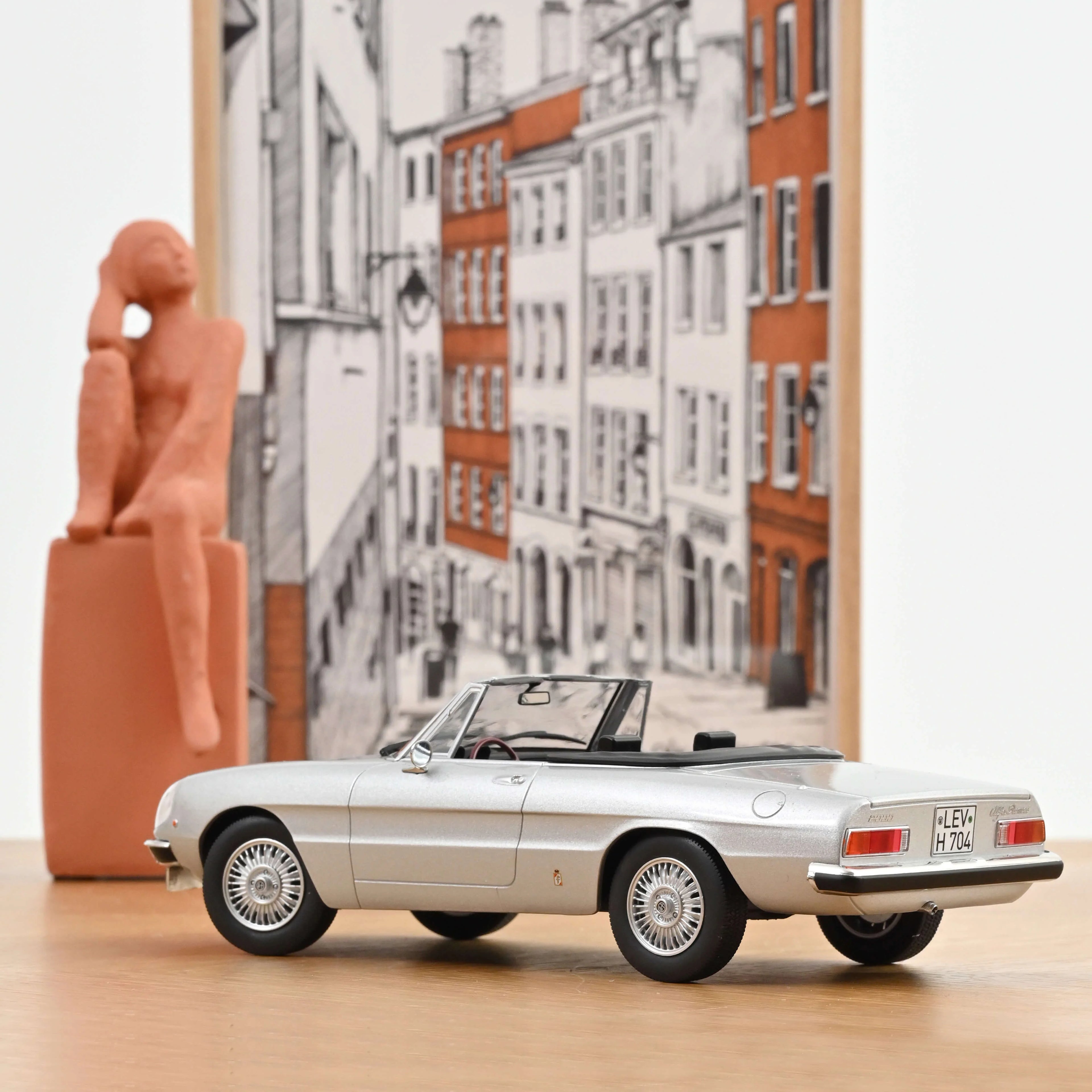 Alfa Romeo 2000 Spider 1973 Silvergrey metallic 1:18