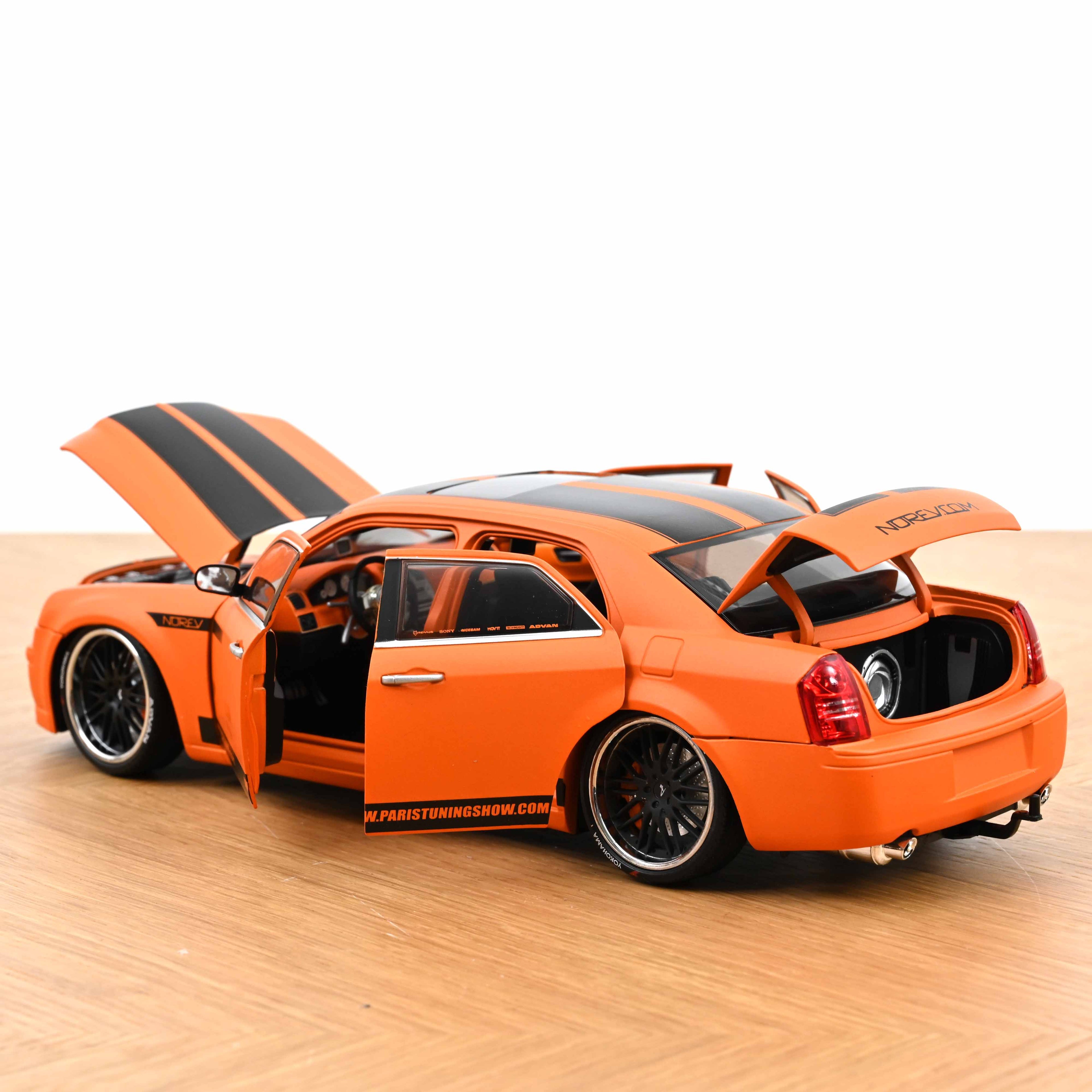 Chrysler 300C Norev by Parotech+Jet Ski Parotech Orange/Black 1:18