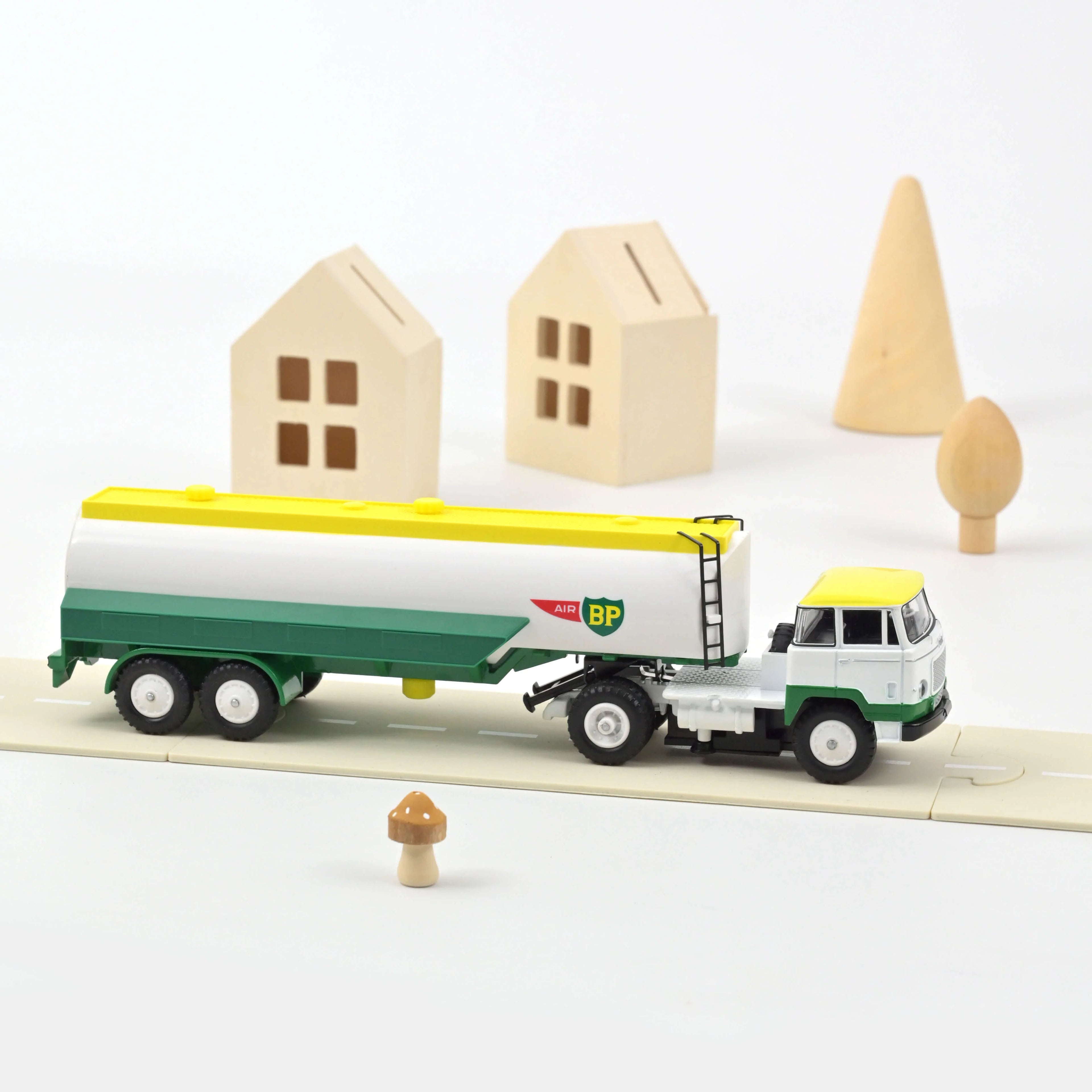 Unic Sattelauflieger Tanker Air BP 1:43