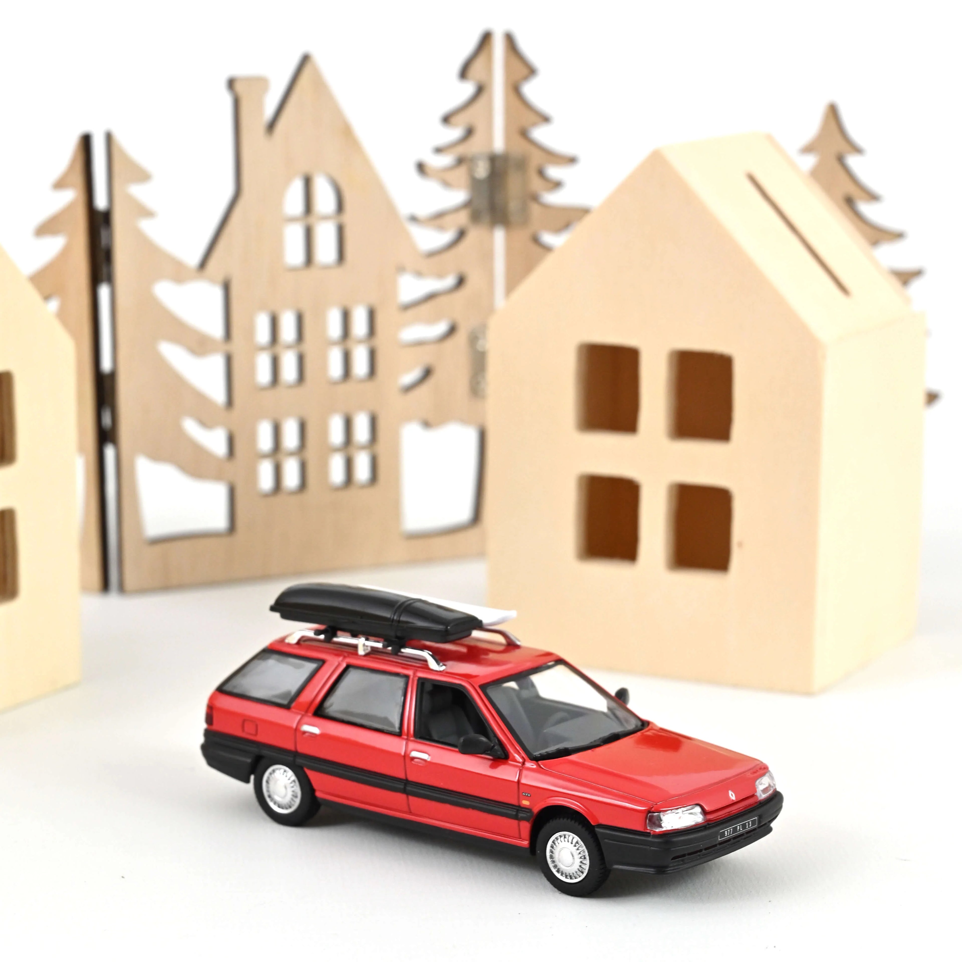 Renault 21 Nevada 1989 Red with accessories 1:43