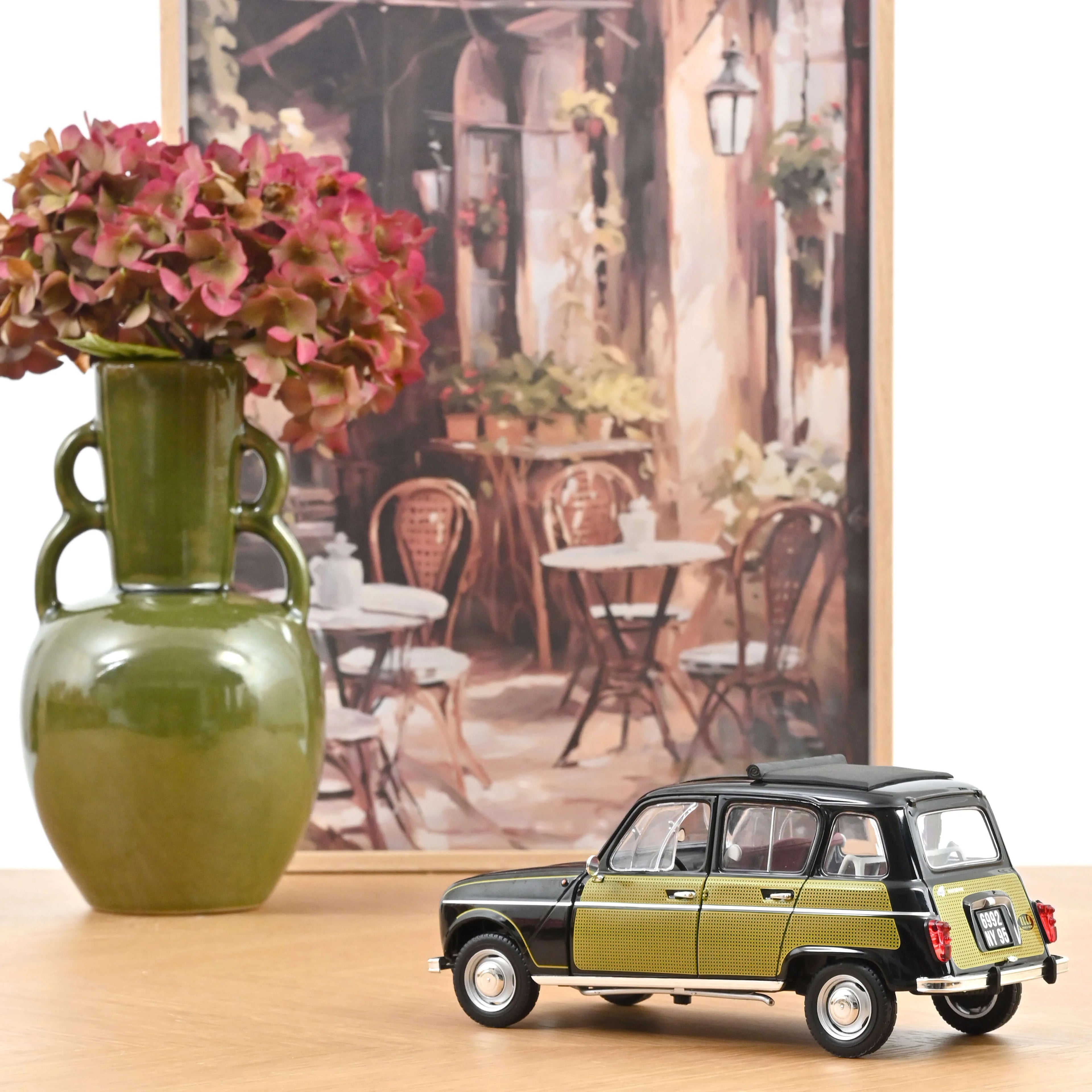 Renault 4 Parisienne 1963 Black & Yellow 1:18 - 200pcs