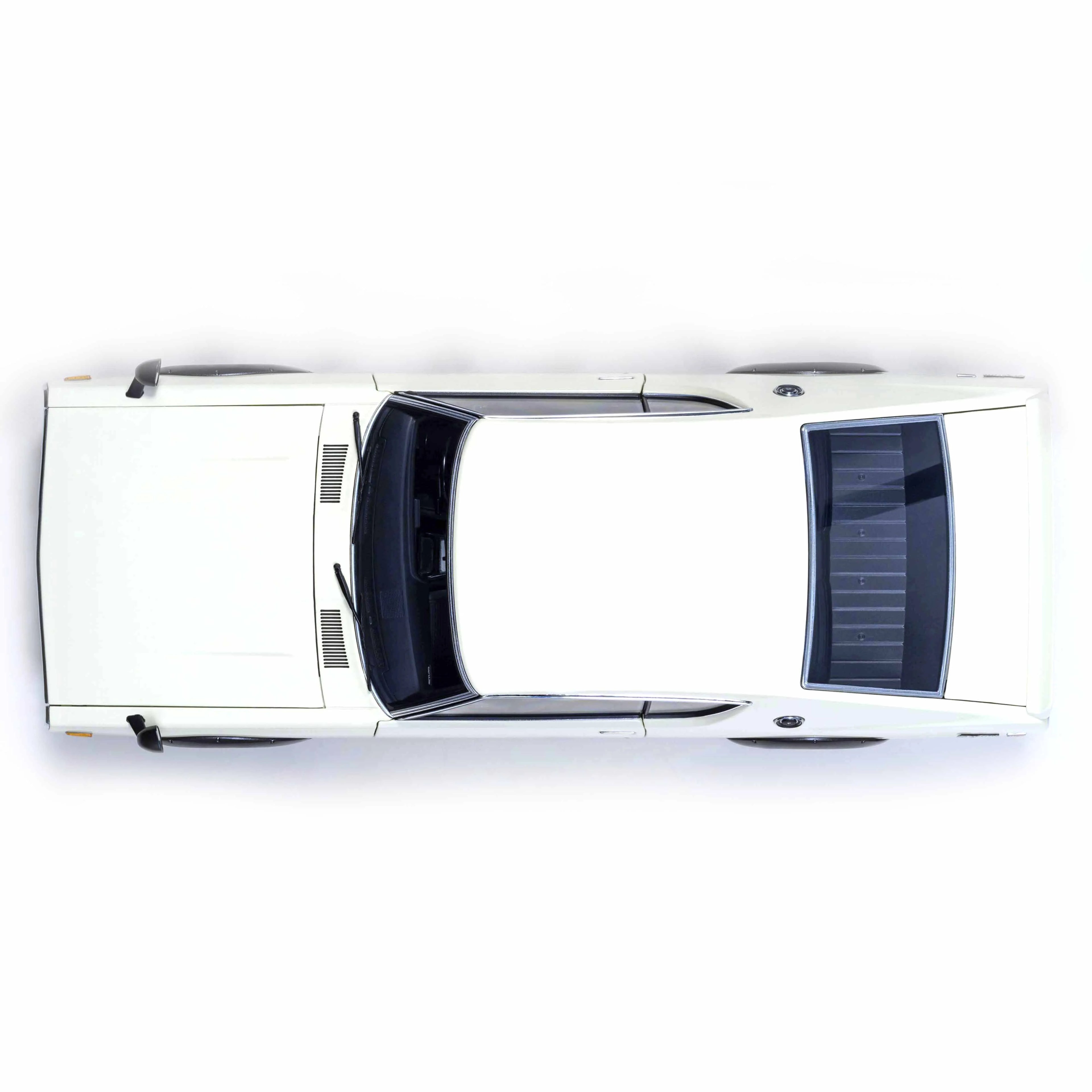 Nissan Skyline 2000 GT-R (KPGC110) Tuned White 1:18