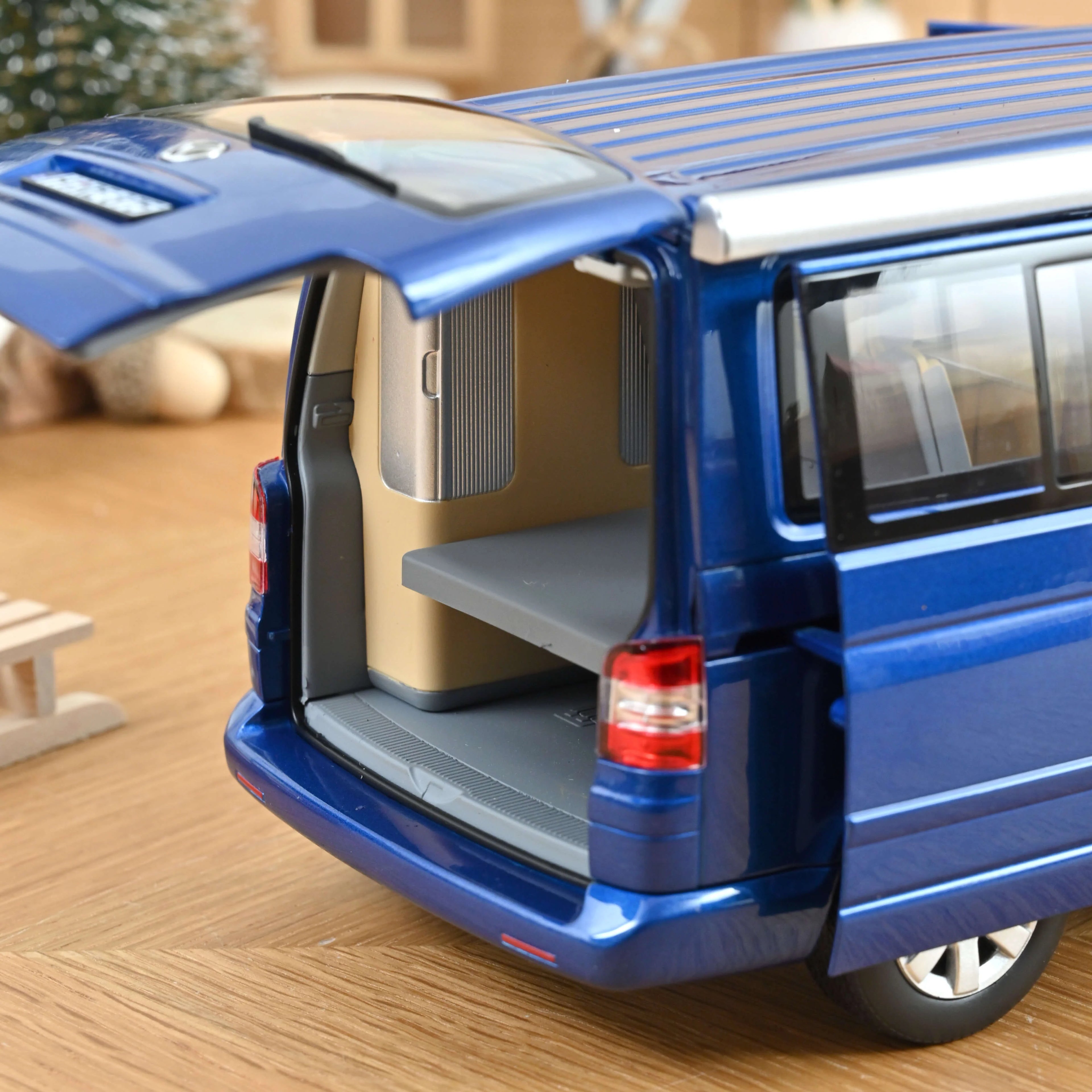 VW California 2003 Ravenablau Metallic 1:18