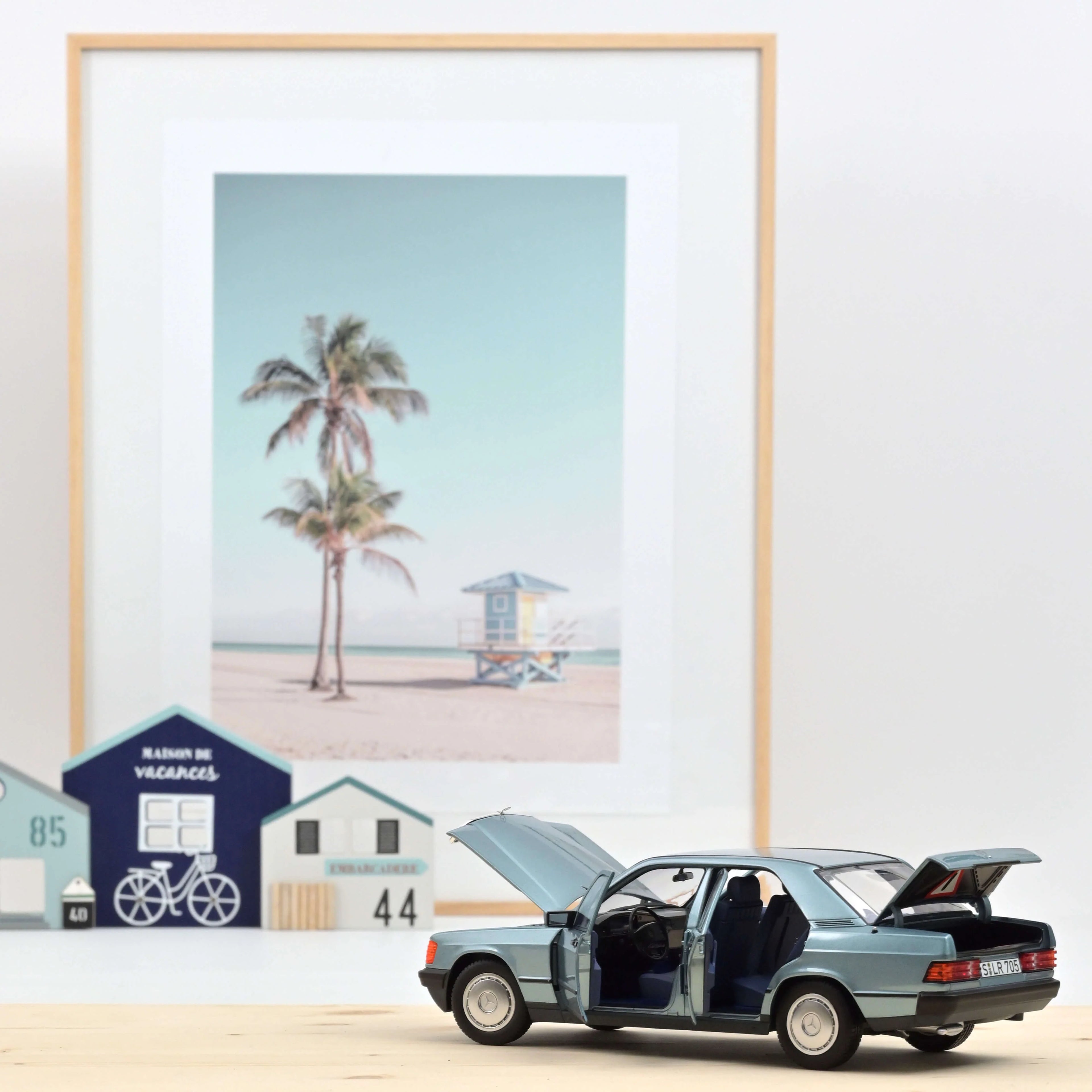 Mercedes-Benz 190 E 1984 Bleu clair métallisé 1:18