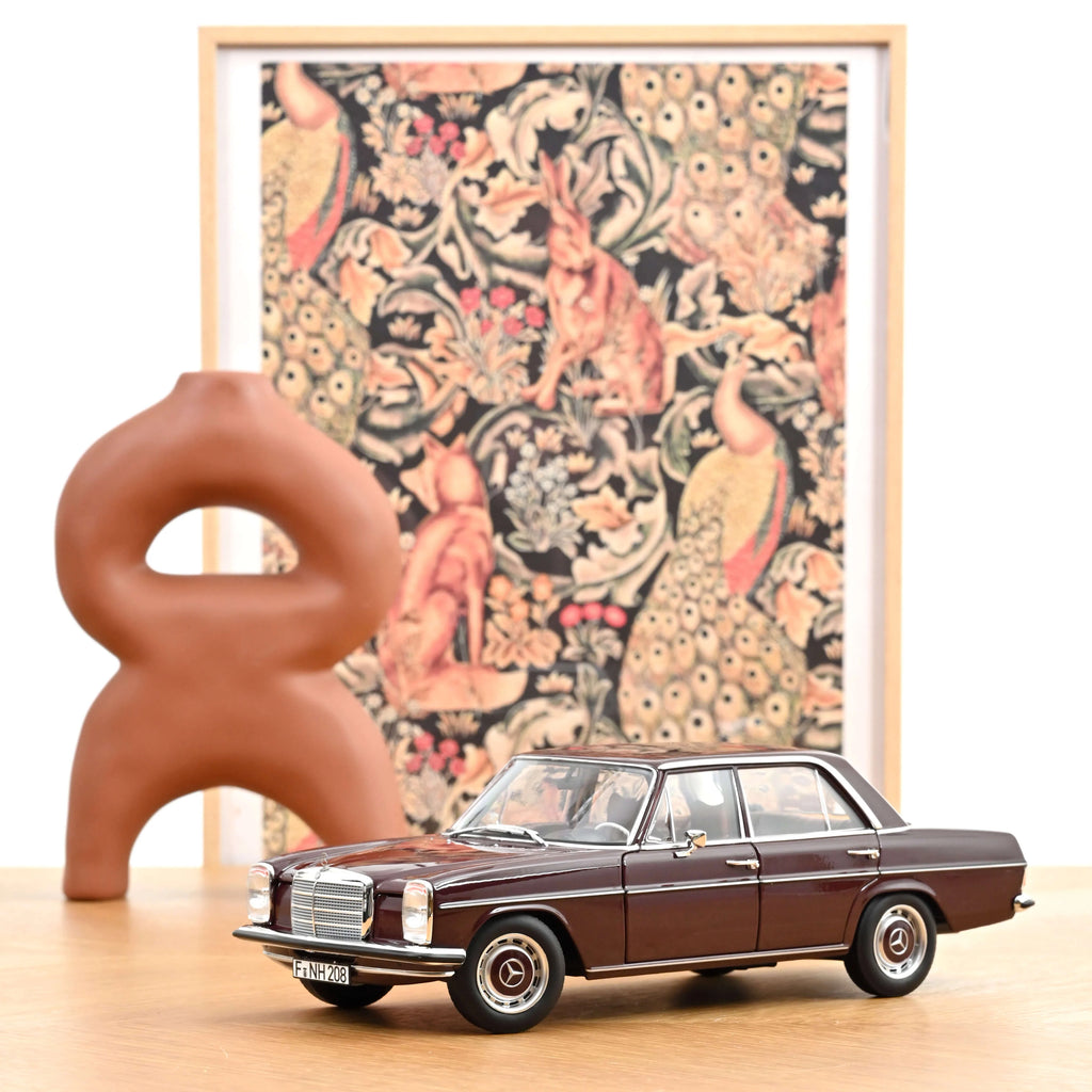 Mercedes-Benz 200 1968 Dark Red Brown 1:18