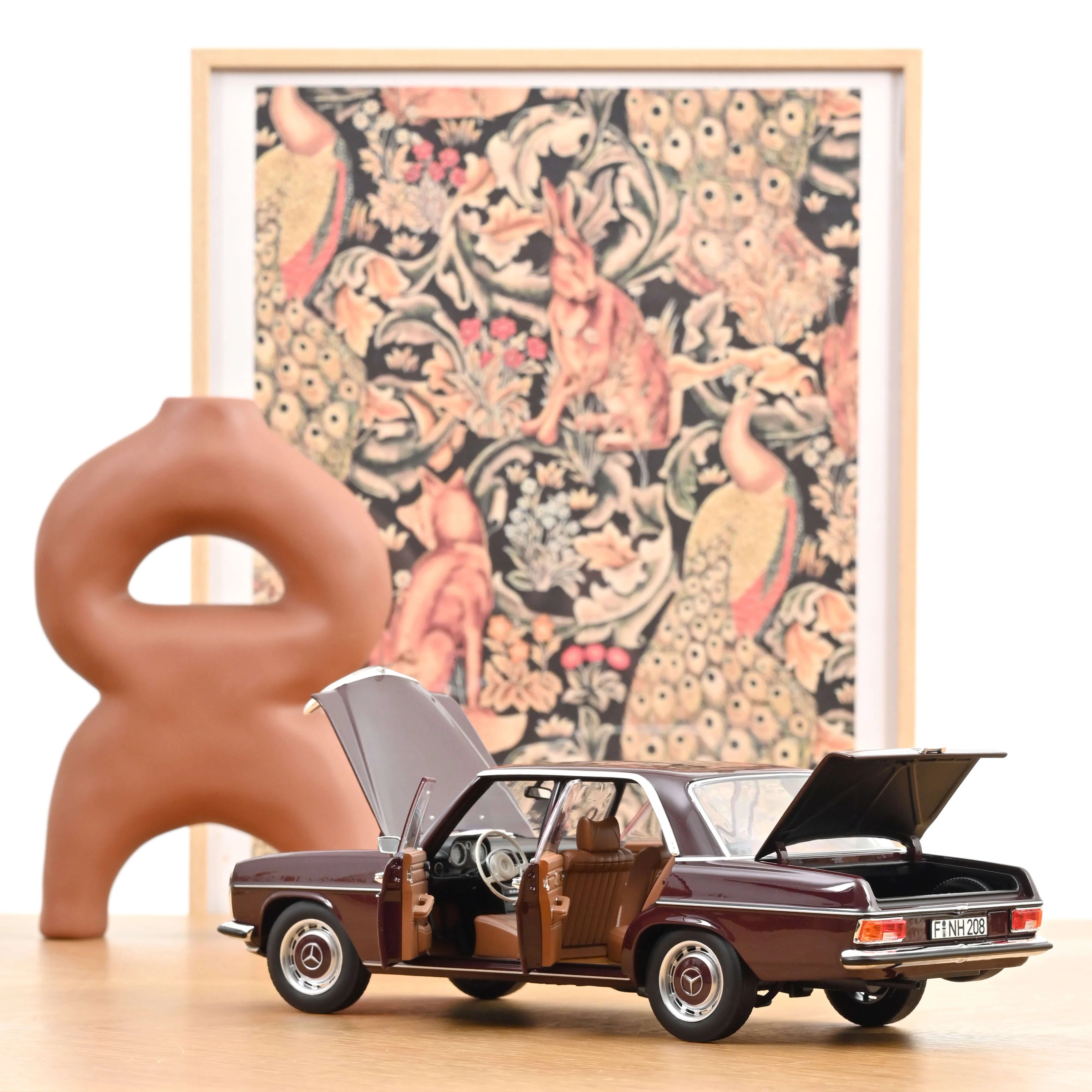 Mercedes-Benz 200 1968 Dark Red Brown 1:18