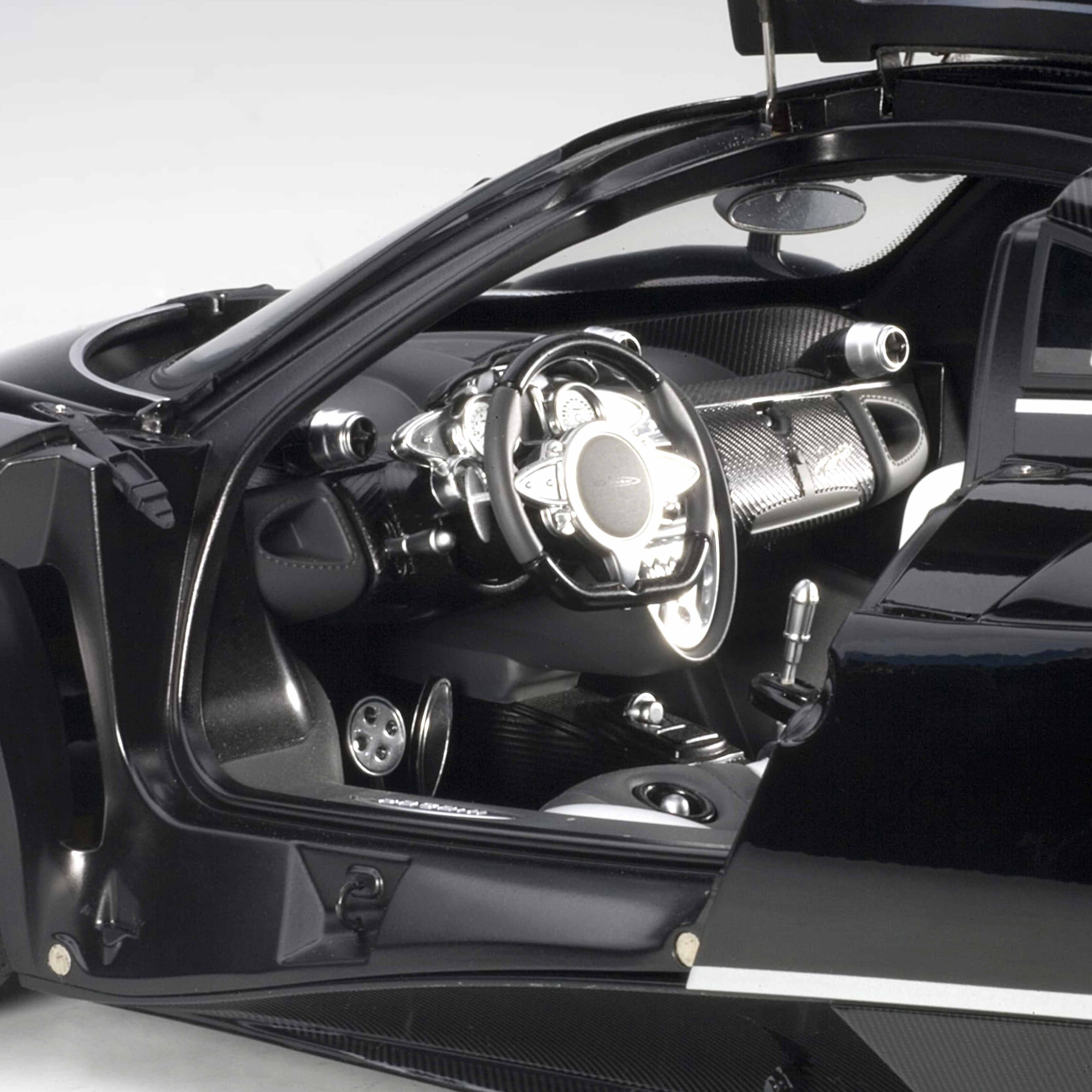 Pagani Huayra Black 1:12