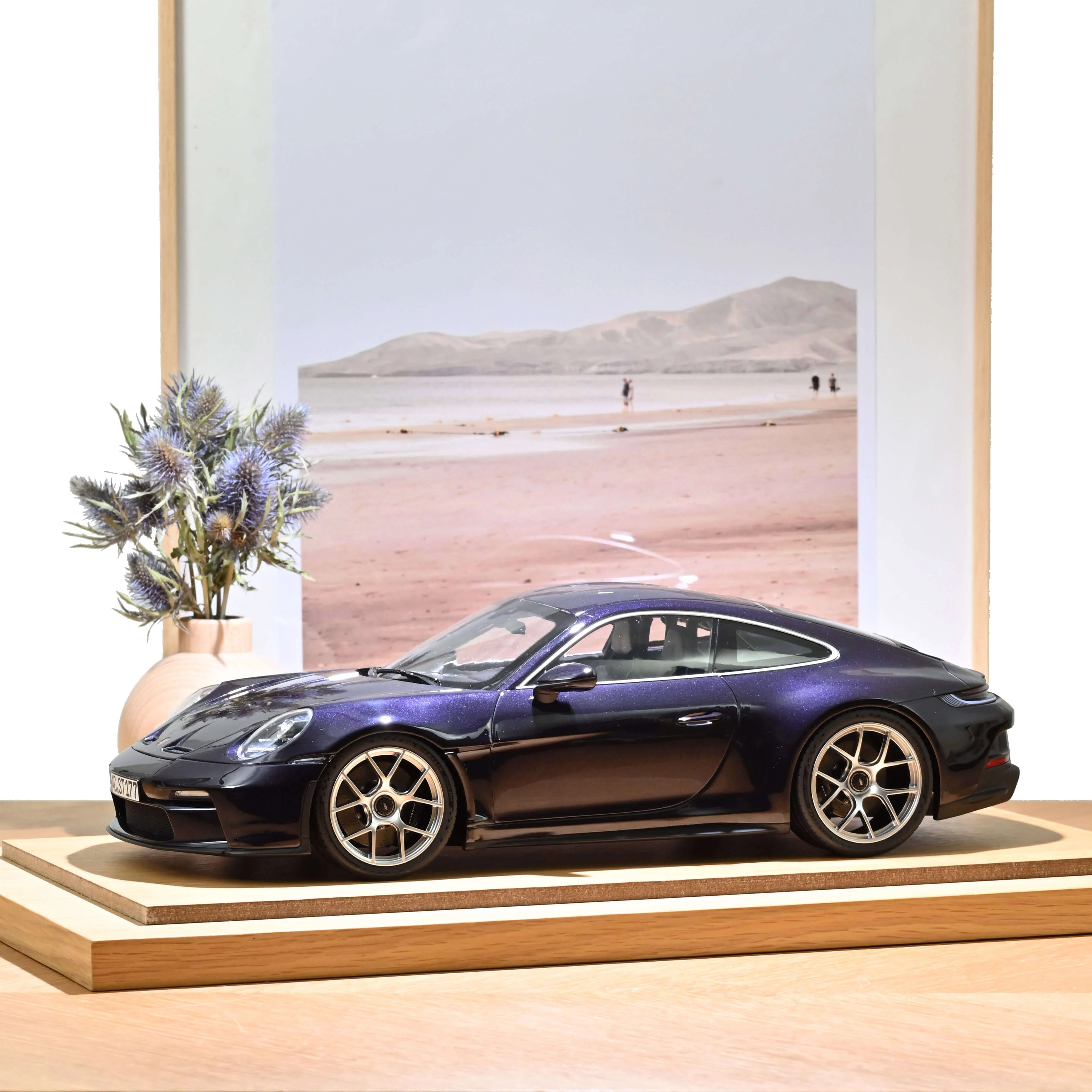 Porsche 911 S/T 2023 Violametallic 1:12 - 300 pcs