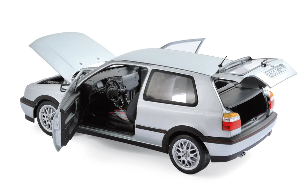 VW Golf GTI « 20th anniversary » 1996 Argent 1:18
