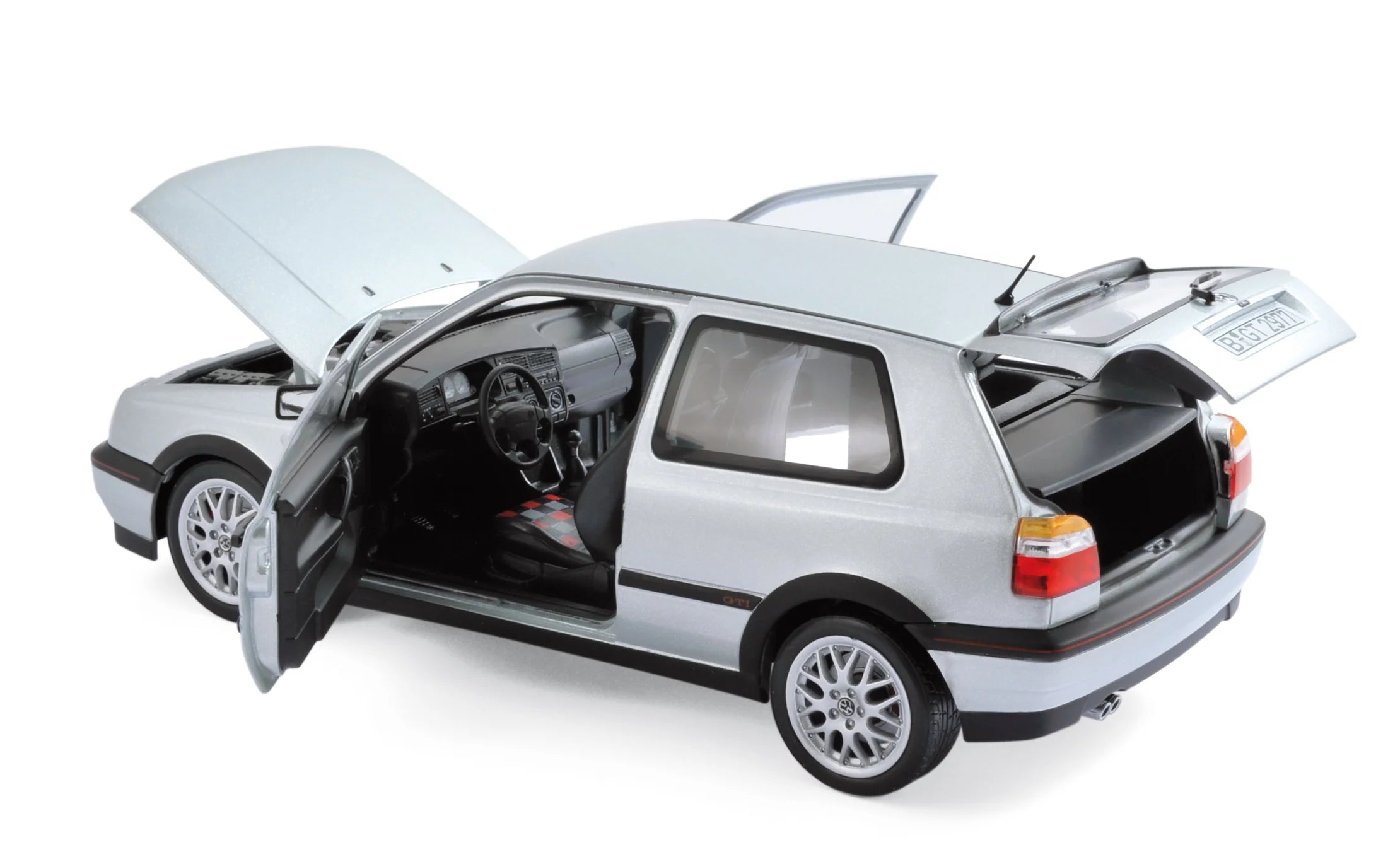 VW Golf GTI « 20th anniversary » 1996 Argent 1:18